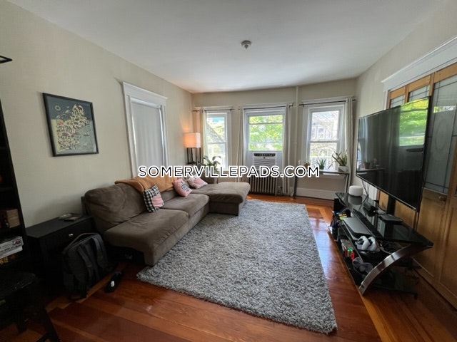 3 bed, 1 bath apartment for rent at 33 Ossipee Rd Unit 2, Teele Square — photo 5 of 8