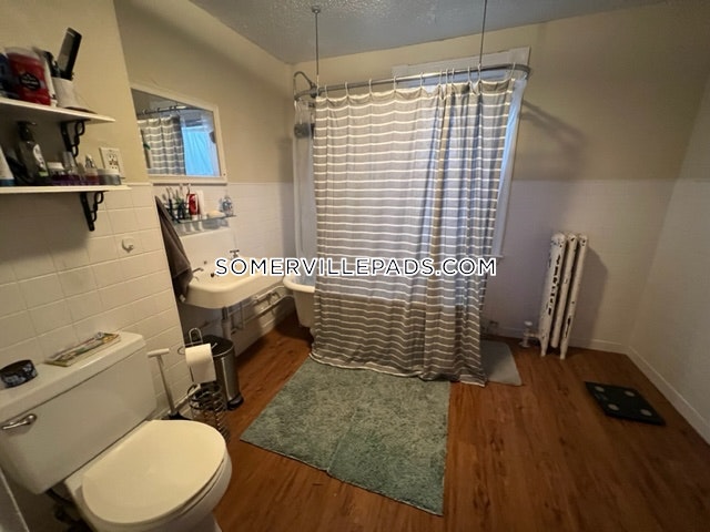 3 bed, 1 bath apartment for rent at 33 Ossipee Rd Unit 2, Teele Square — photo 7 of 8