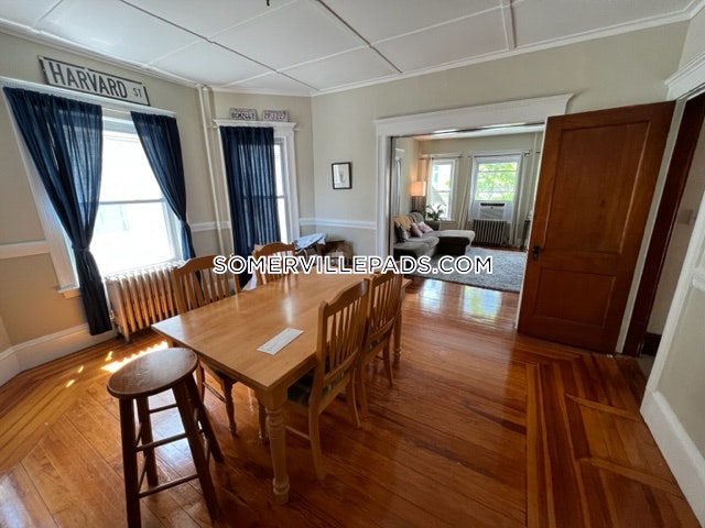 3 bed, 1 bath apartment for rent at 33 Ossipee Rd Unit 2, Teele Square — photo 3 of 8