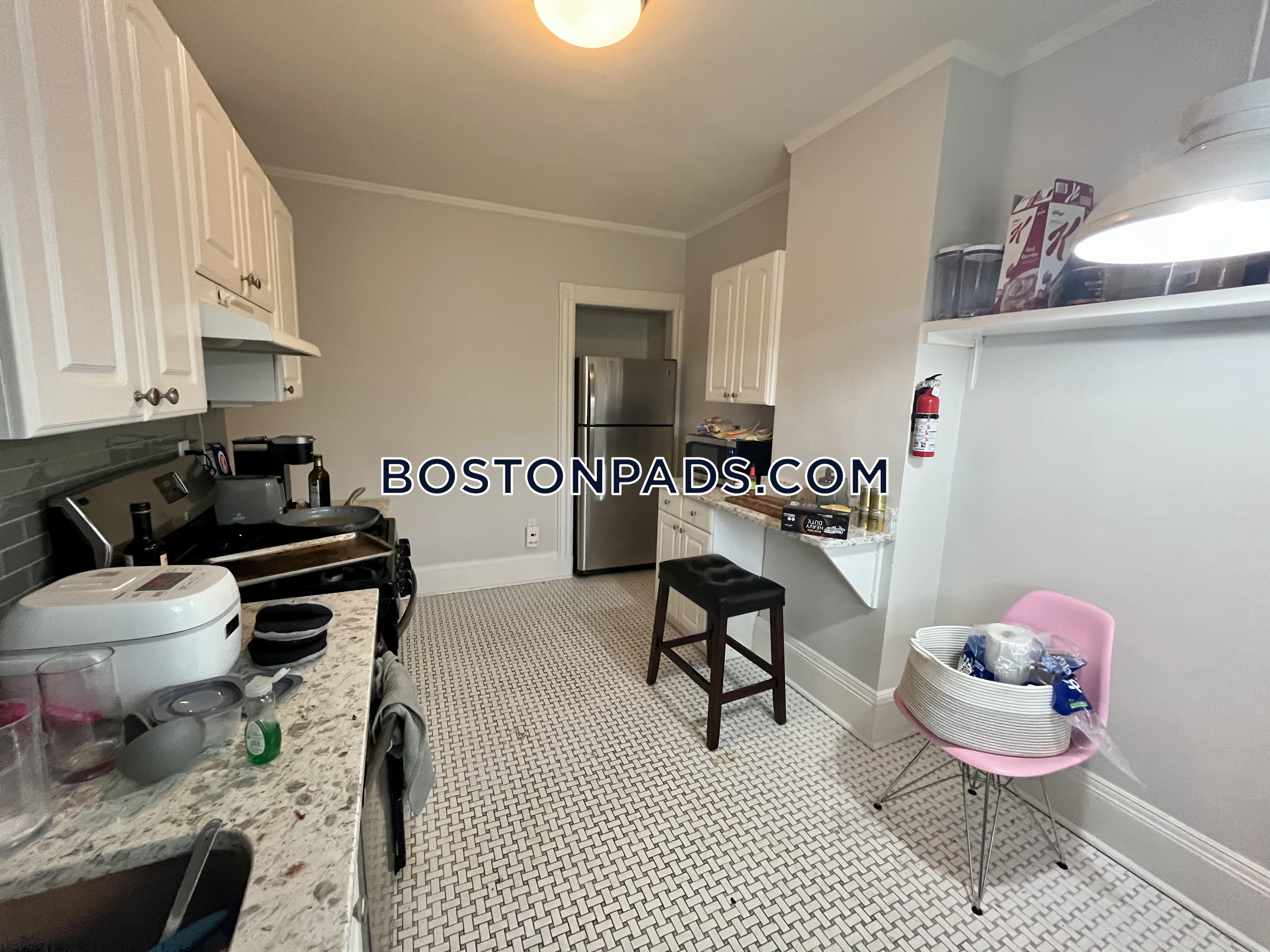 2 bed, 1 bath apartment for rent at 917 Beacon St Unit 3, Fenway — photo 4 of 21