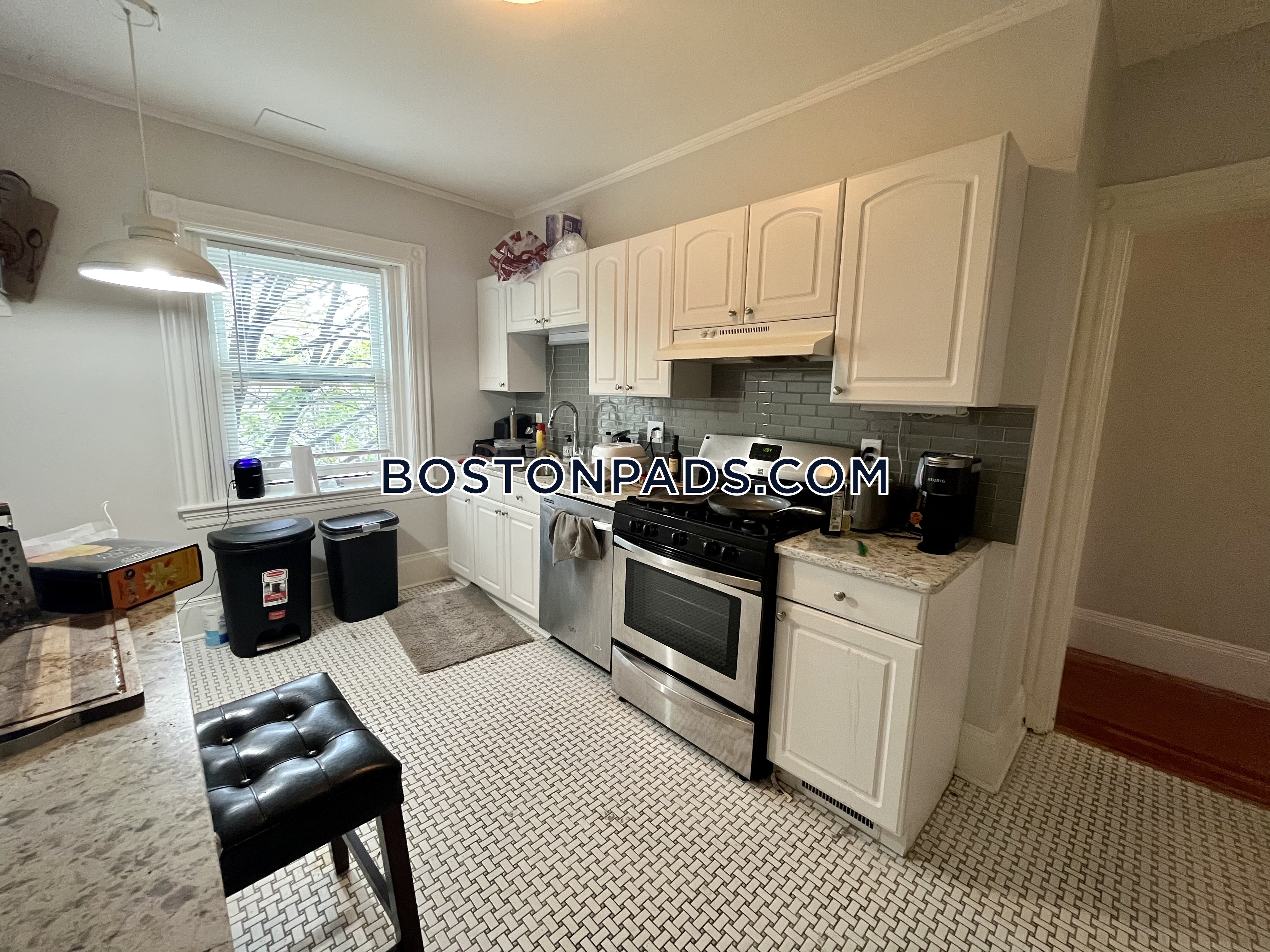 2 bed, 1 bath apartment for rent at 917 Beacon St Unit 3, Fenway — photo 3 of 21