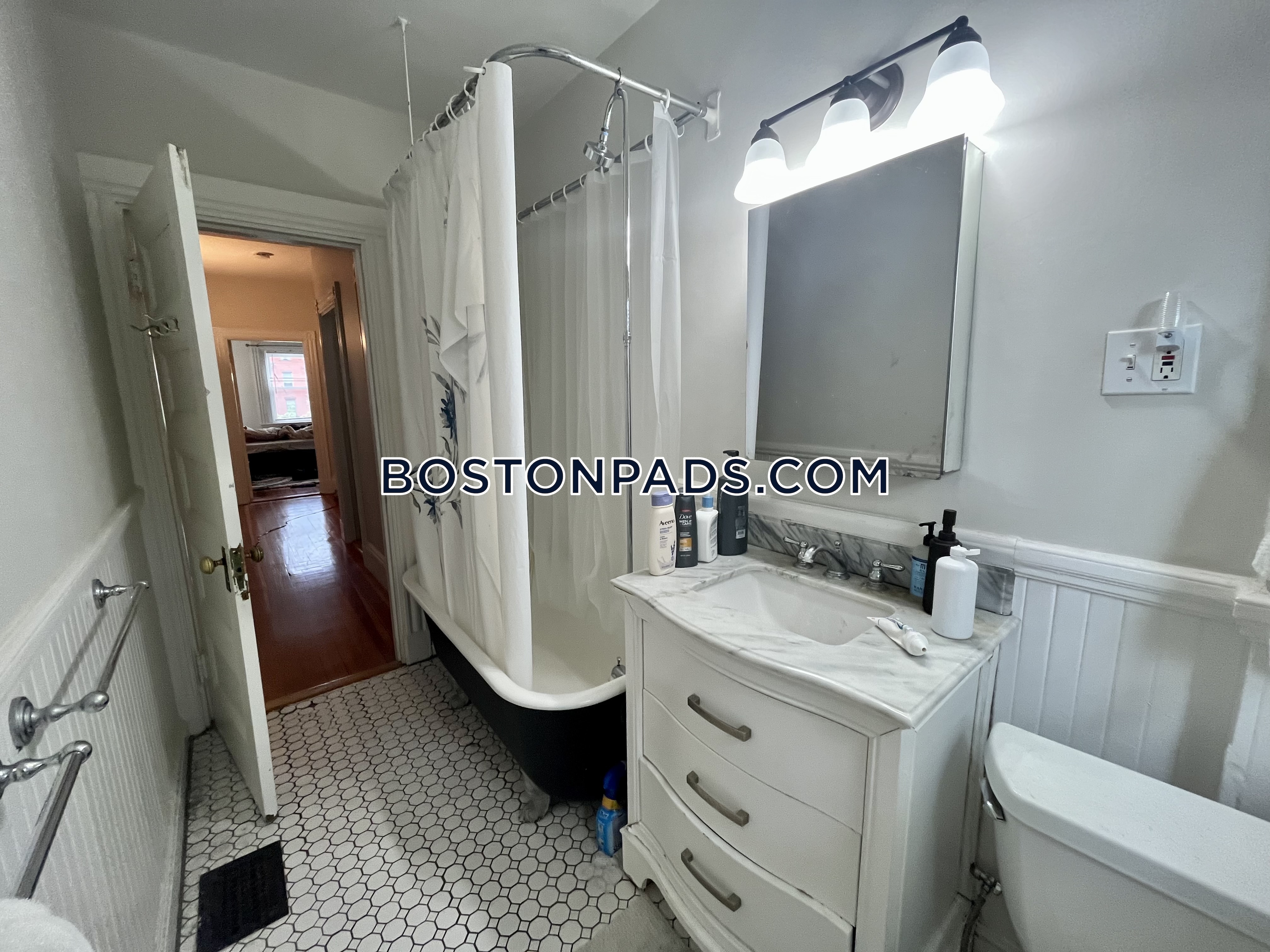 2 bed, 1 bath apartment for rent at 917 Beacon St Unit 3, Fenway — photo 11 of 21