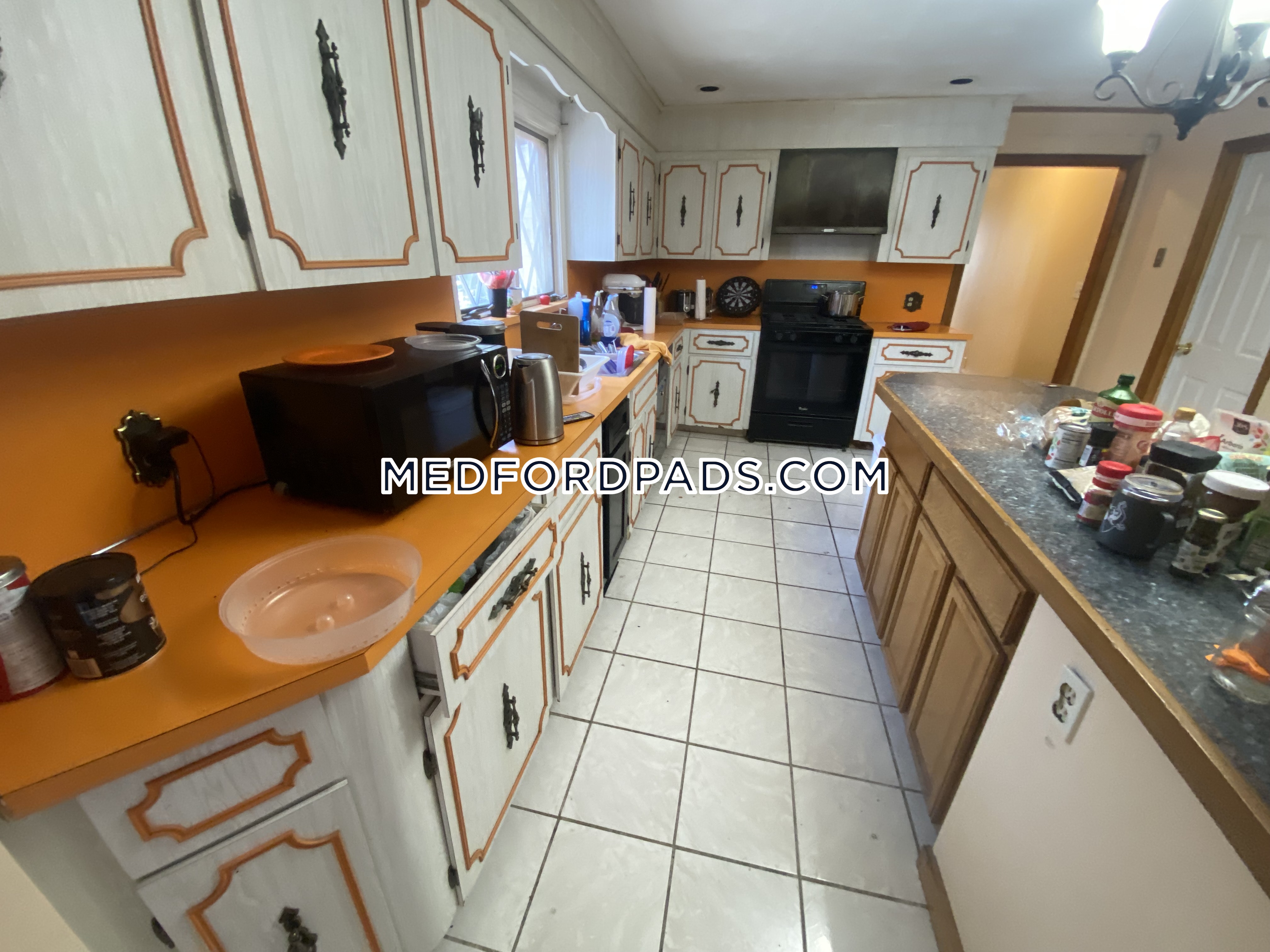 6 bed, 2 bath apartment for rent at 107 North St Unit 1, Tufts University — photo 3 of 21