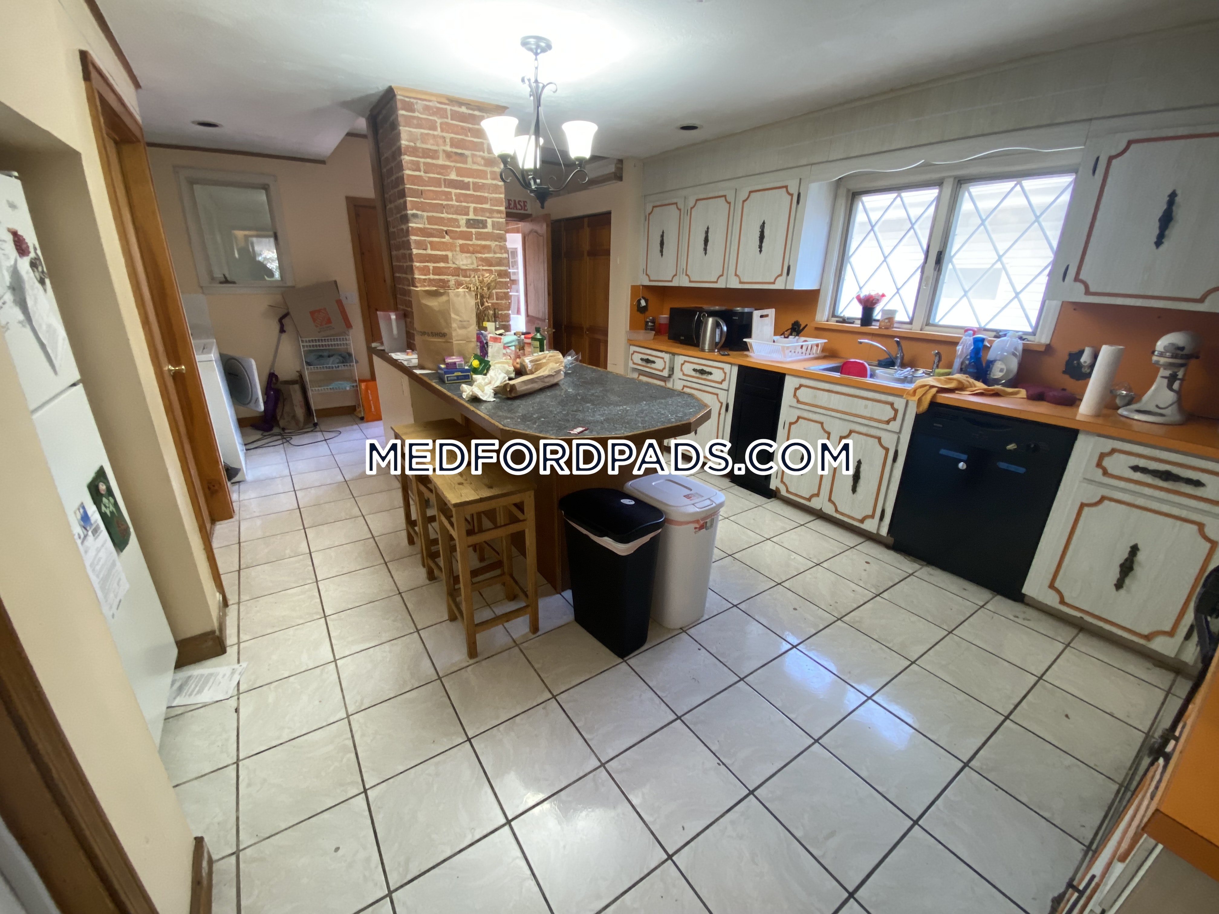 6 bed, 2 bath apartment for rent at 107 North St Unit 107, Tufts University — photo 12 of 41