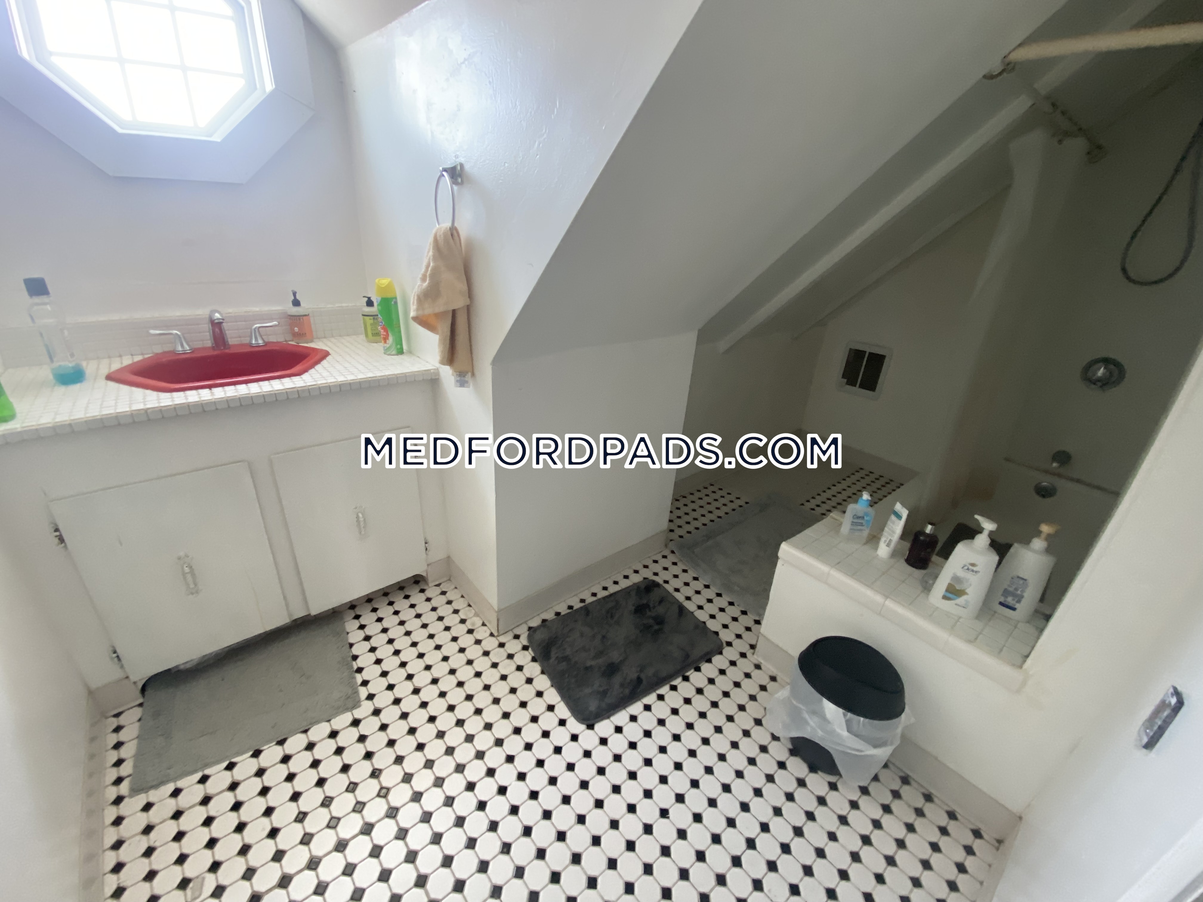6 bed, 2 bath apartment for rent at 107 North St Unit 1, Tufts University — photo 7 of 21