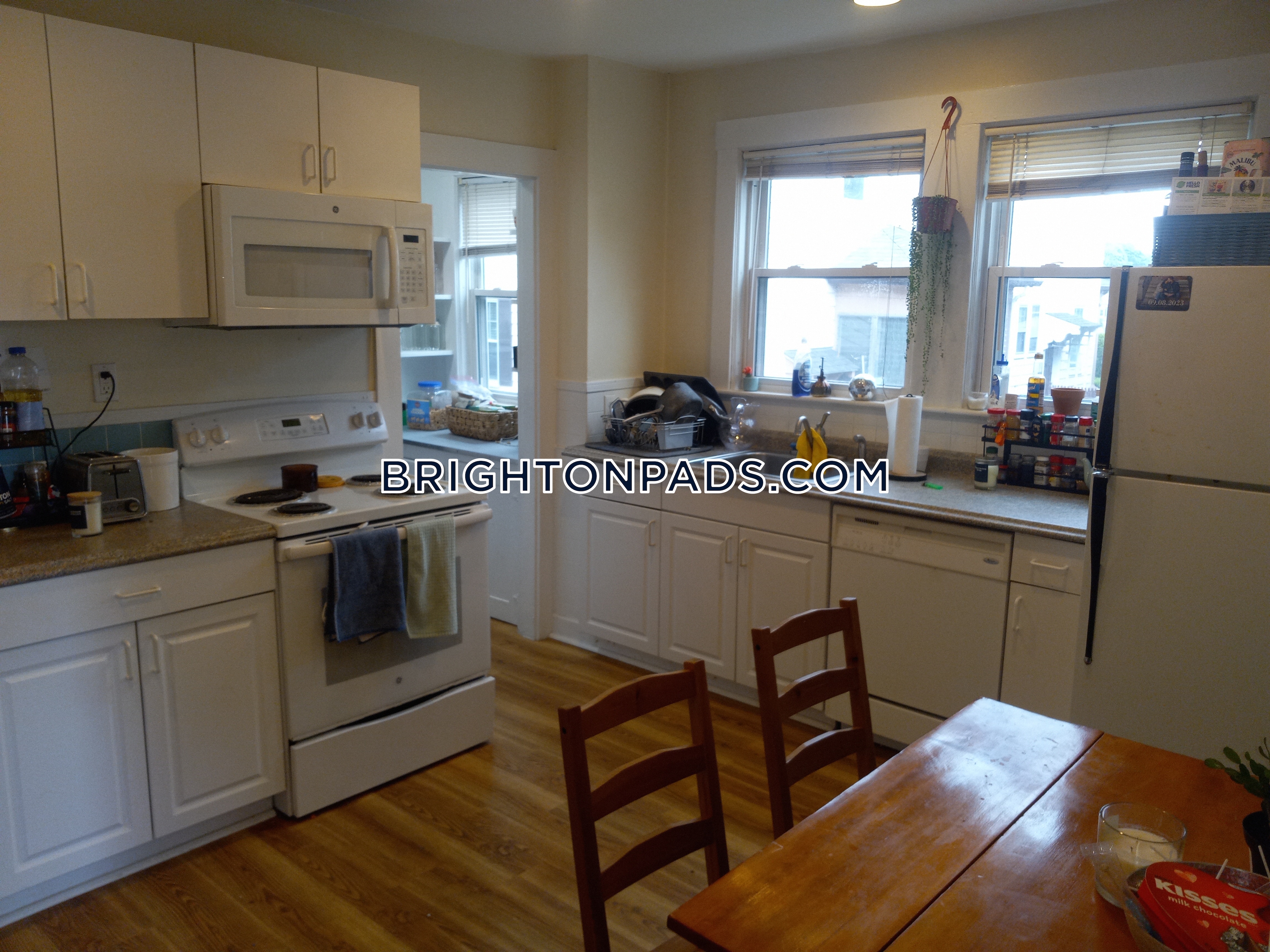 3 bed, 1 bath apartment for rent at 6 Mapleton St, Brighton — photo 1 of 24