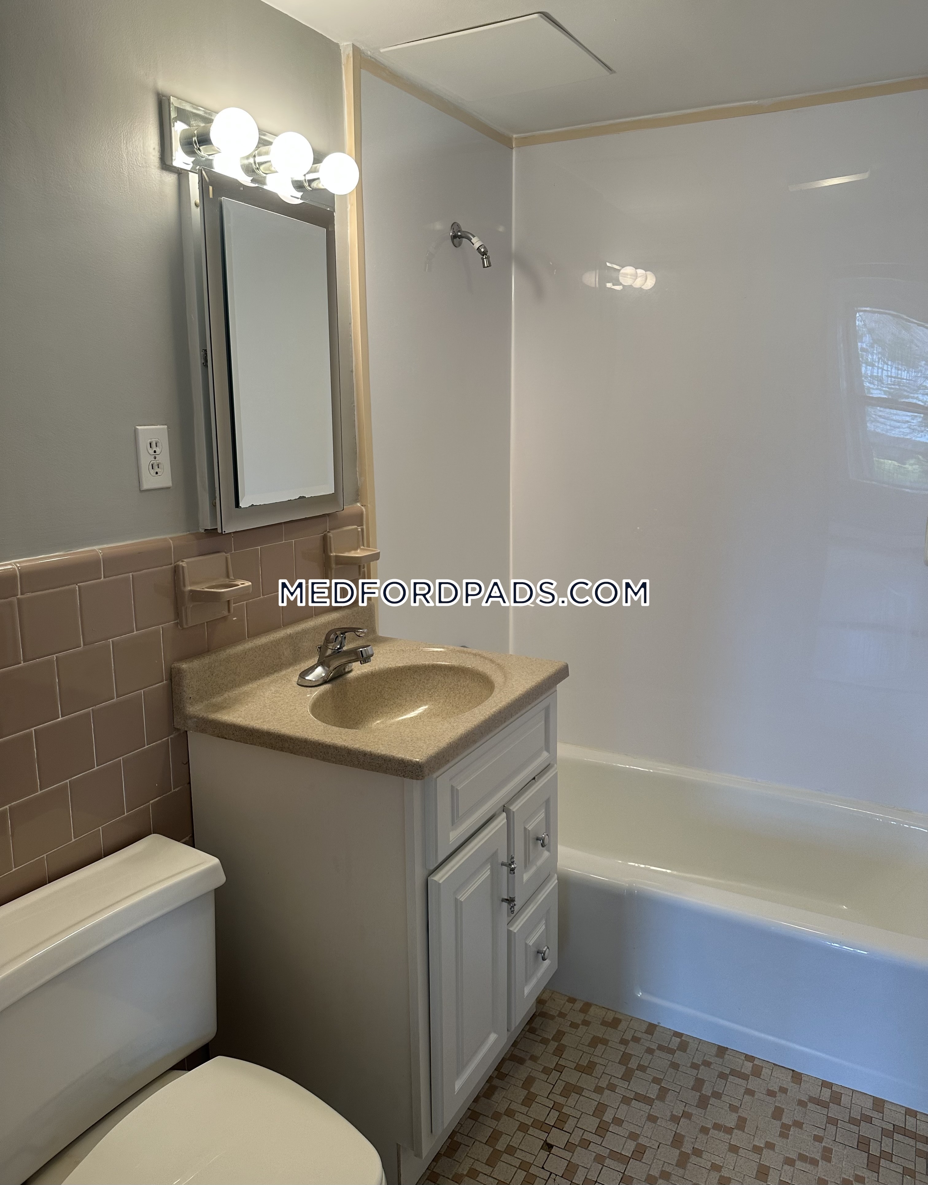 2 bed, 1 bath apartment for rent at 49 Pearl St Unit 1, Medford — photo 9 of 11