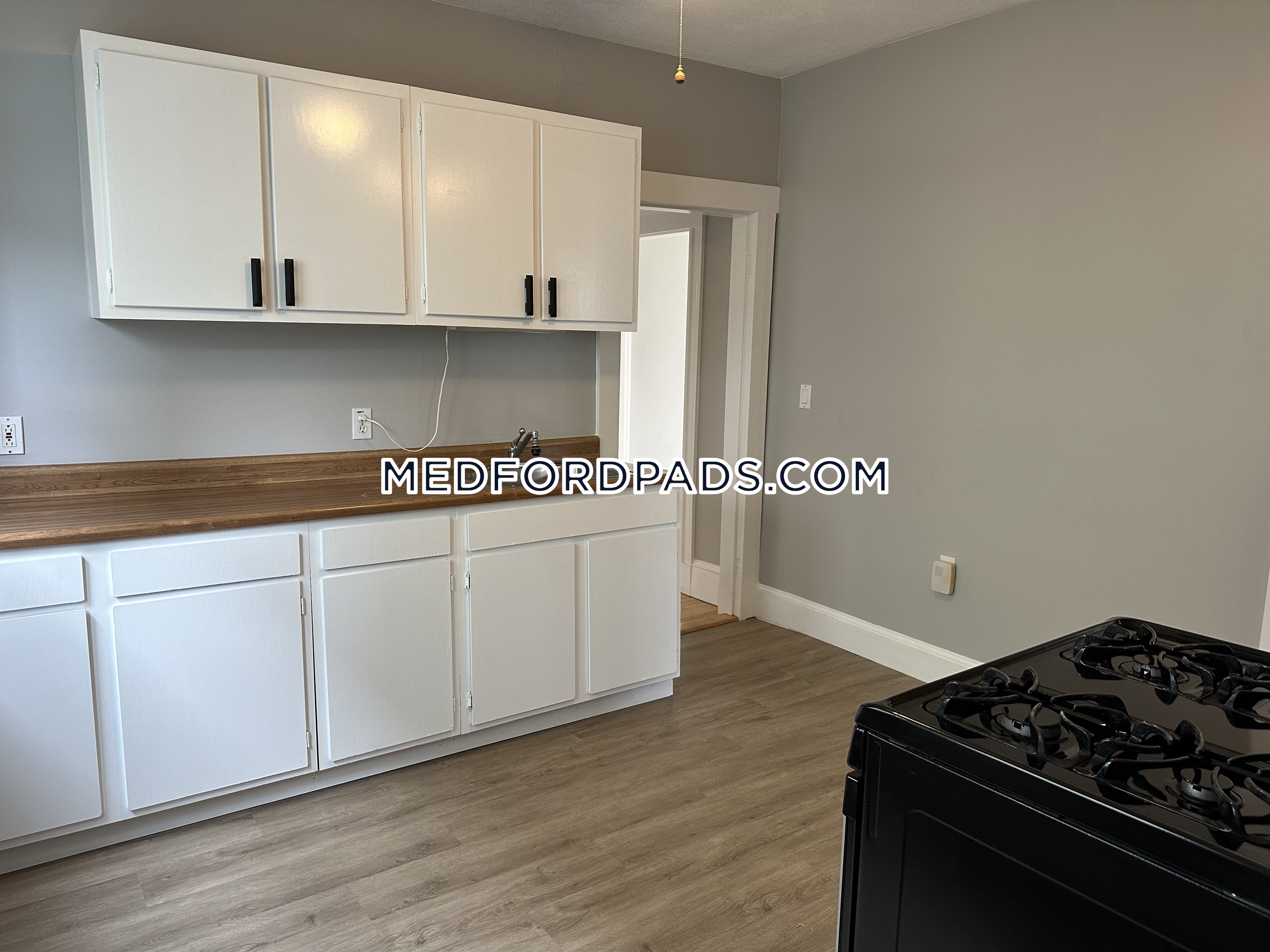 2 bed, 1 bath apartment for rent at 49 Pearl St Unit 1, Medford — photo 6 of 11