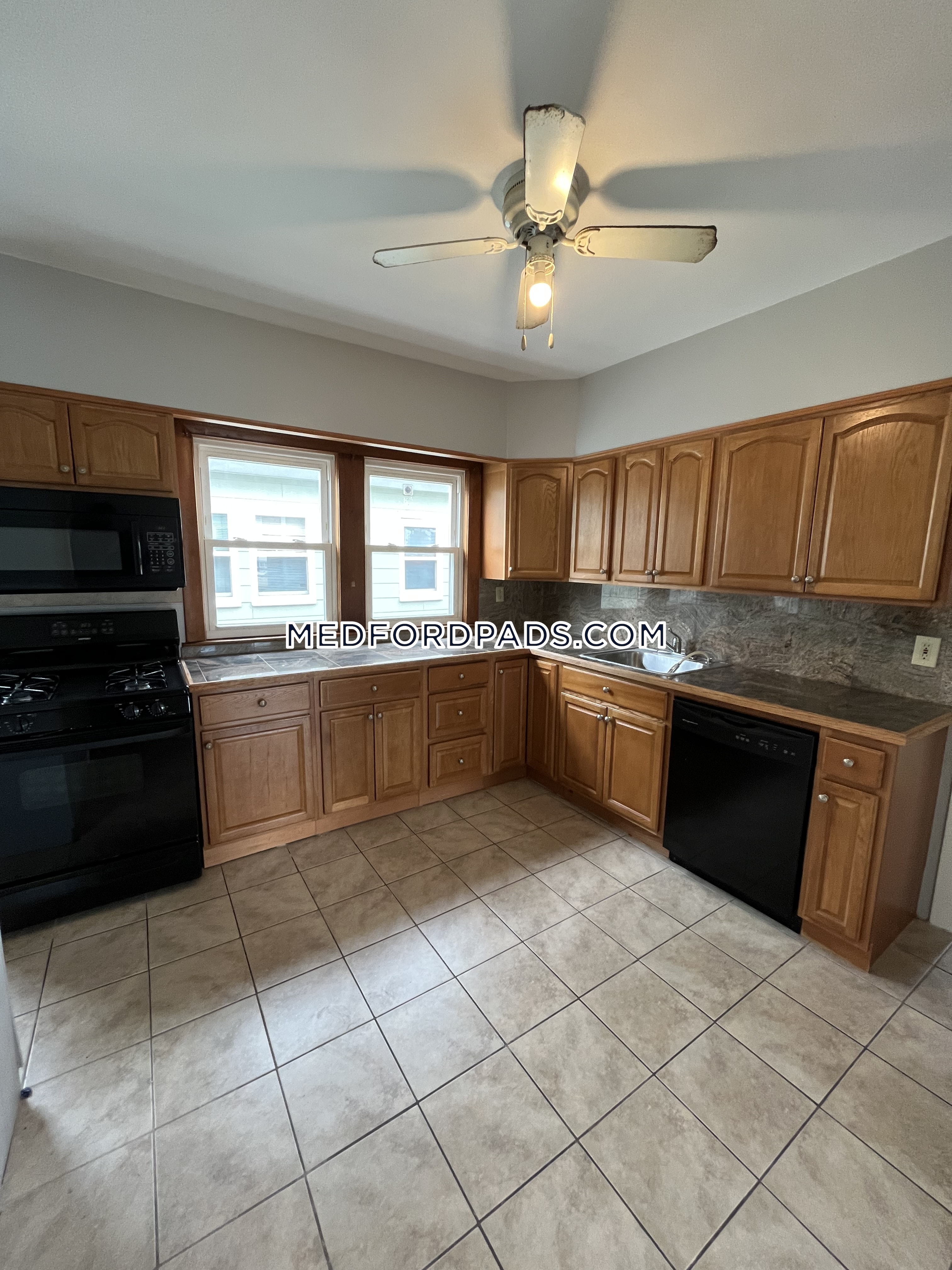 5 bed, 2 bath apartment for rent at 47 Pearl St Unit 47, Tufts University — photo 28 of 33