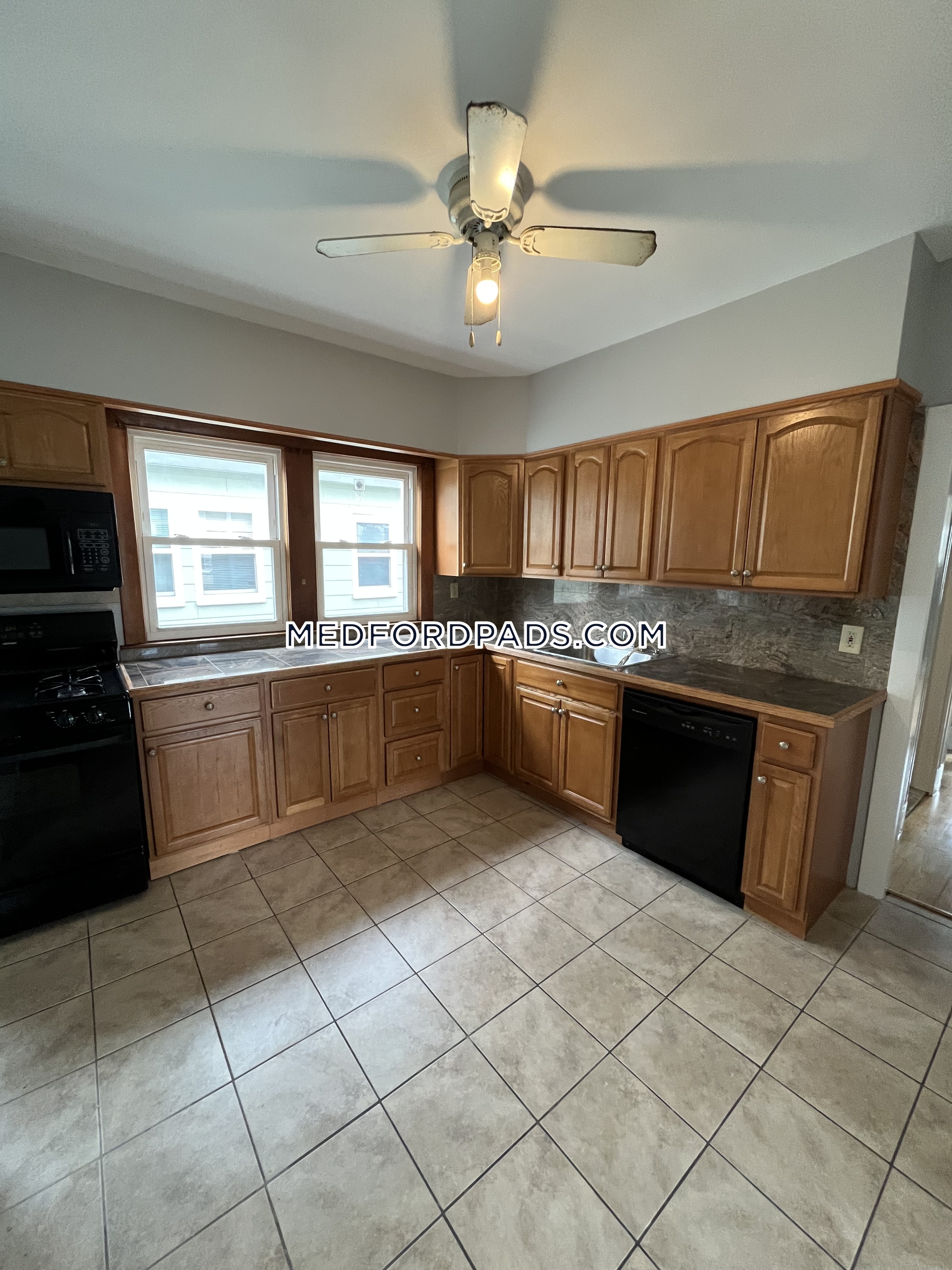 5 bed, 2 bath apartment for rent at 47 Pearl St Unit 47, Tufts University — photo 29 of 33