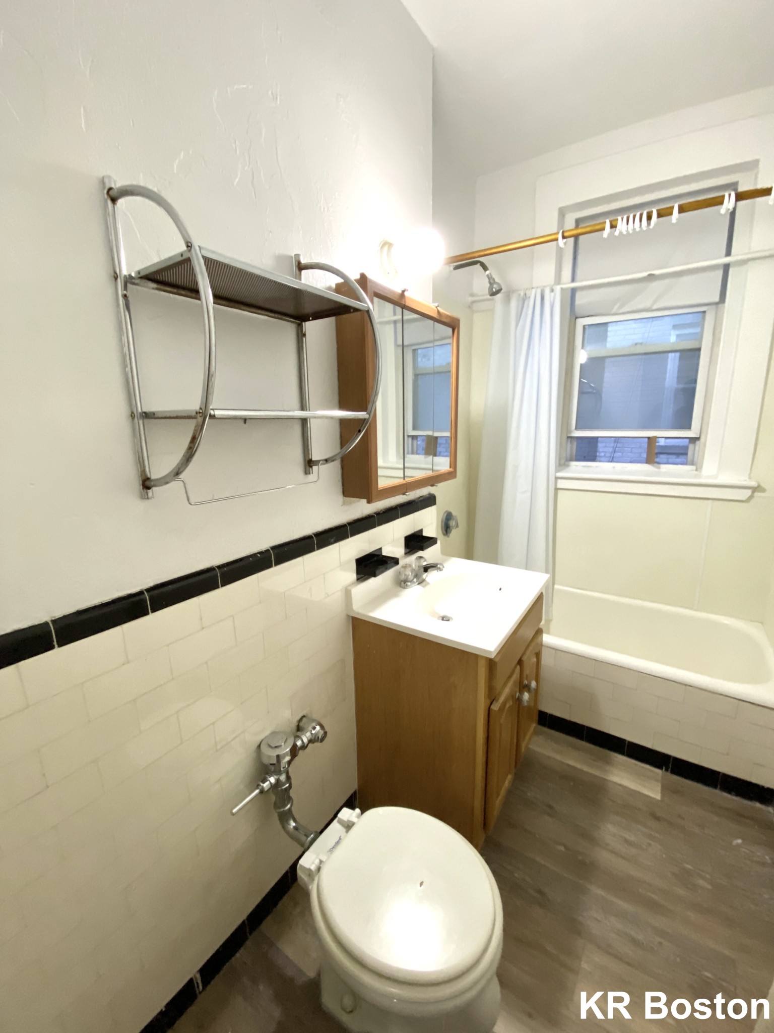 1 split bed, 1 bath apartment for rent at 1687 Commonwealth Ave Unit 10.., Brighton — photo 4 of 4
