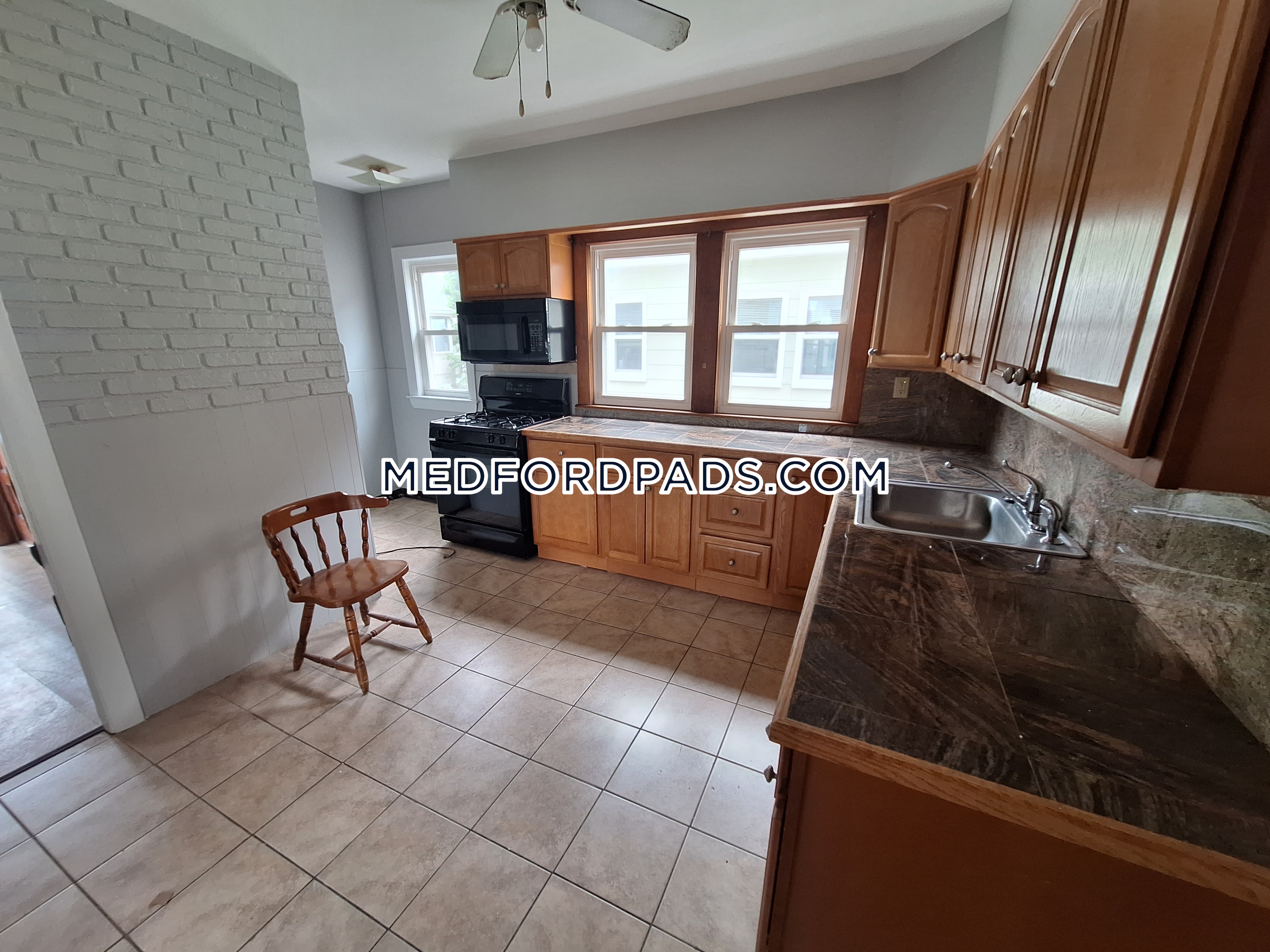 5 bed, 2 bath apartment for rent at 47 Pearl St Unit 1, Tufts University — photo 3 of 29
