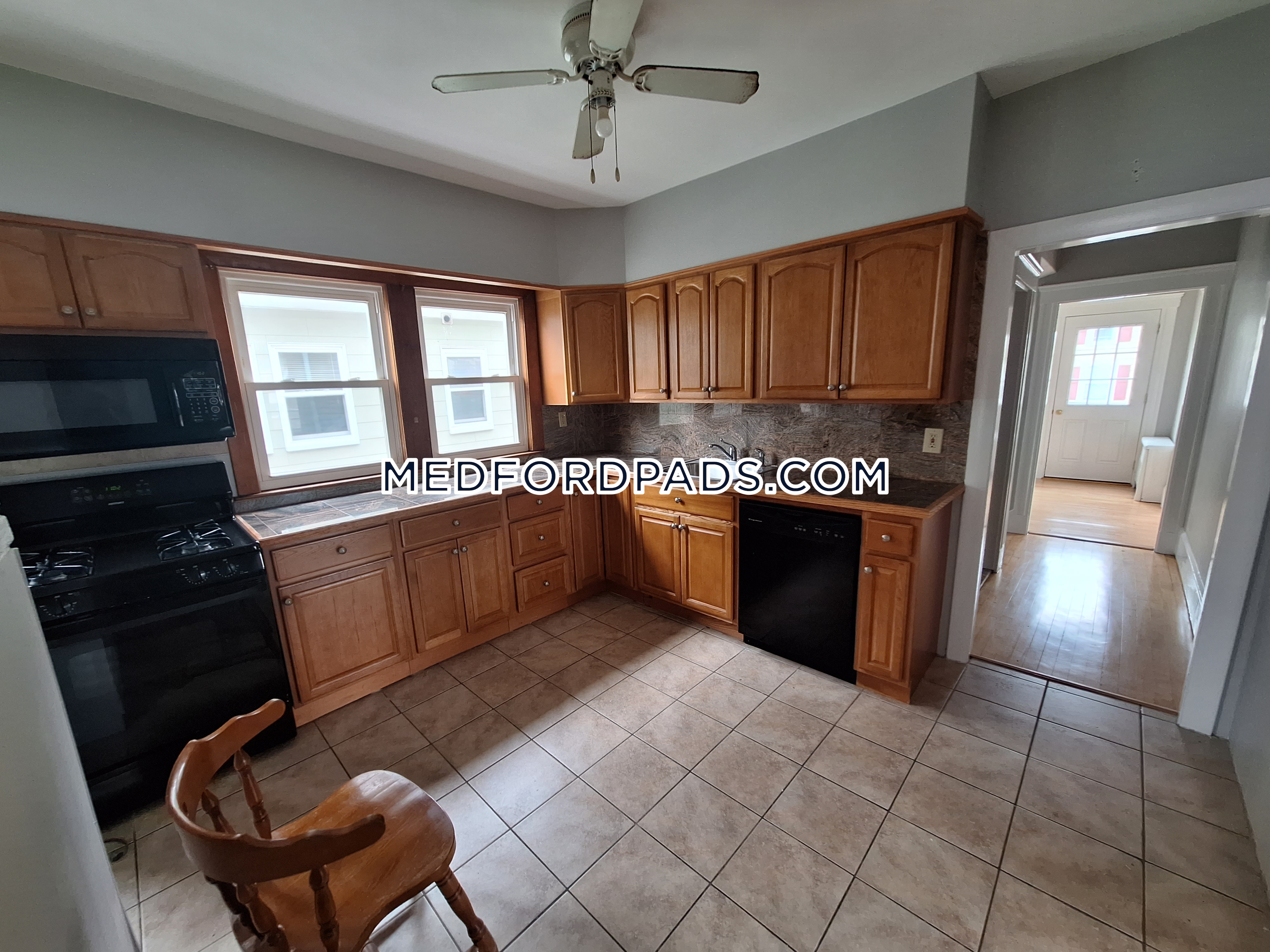 5 bed, 2 bath apartment for rent at 47 Pearl St Unit 1, Tufts University — photo 1 of 29