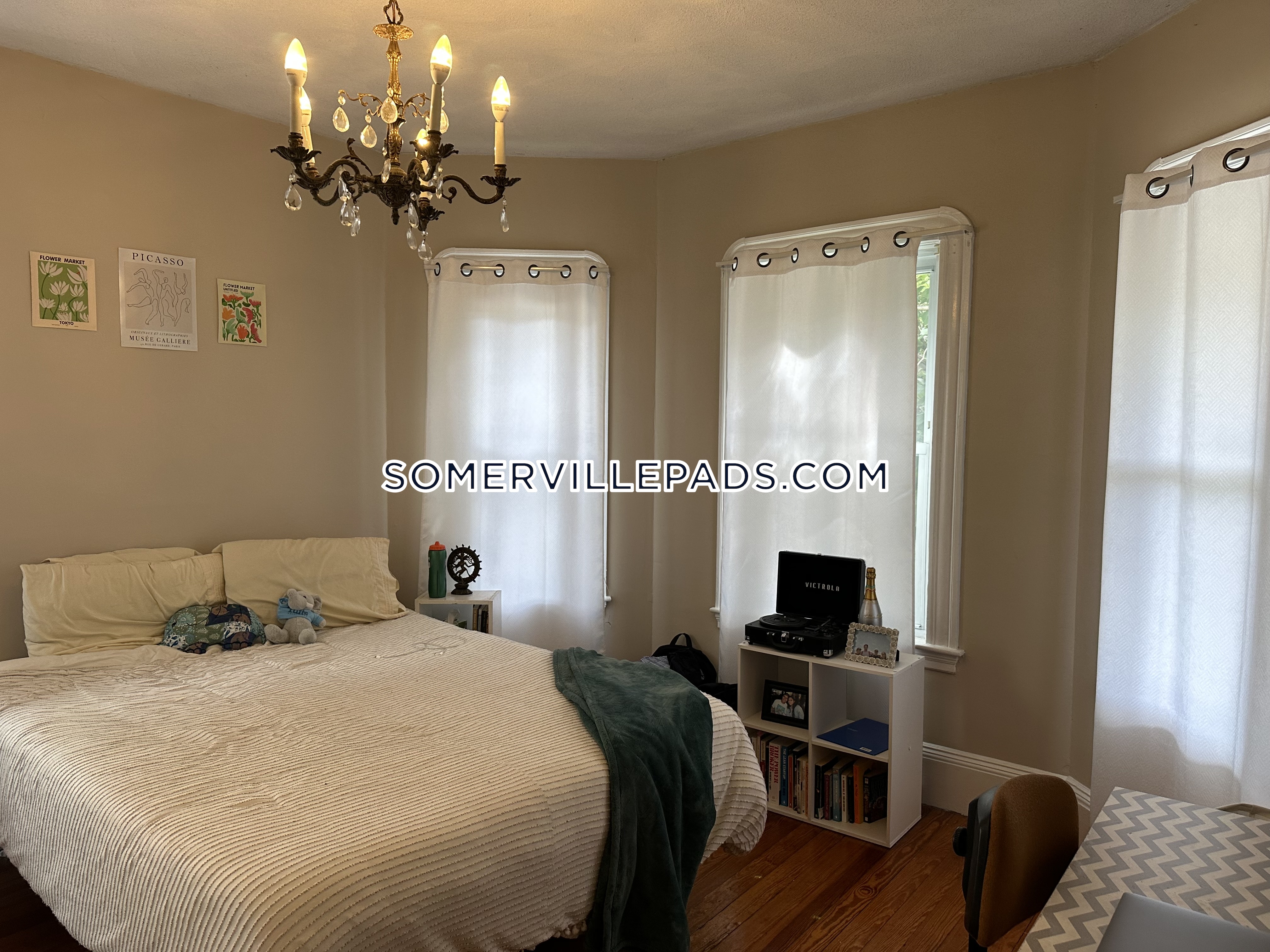 4 bed, 1 bath apartment for rent at 197 College Ave Unit 3, Davis Square — photo 16 of 22