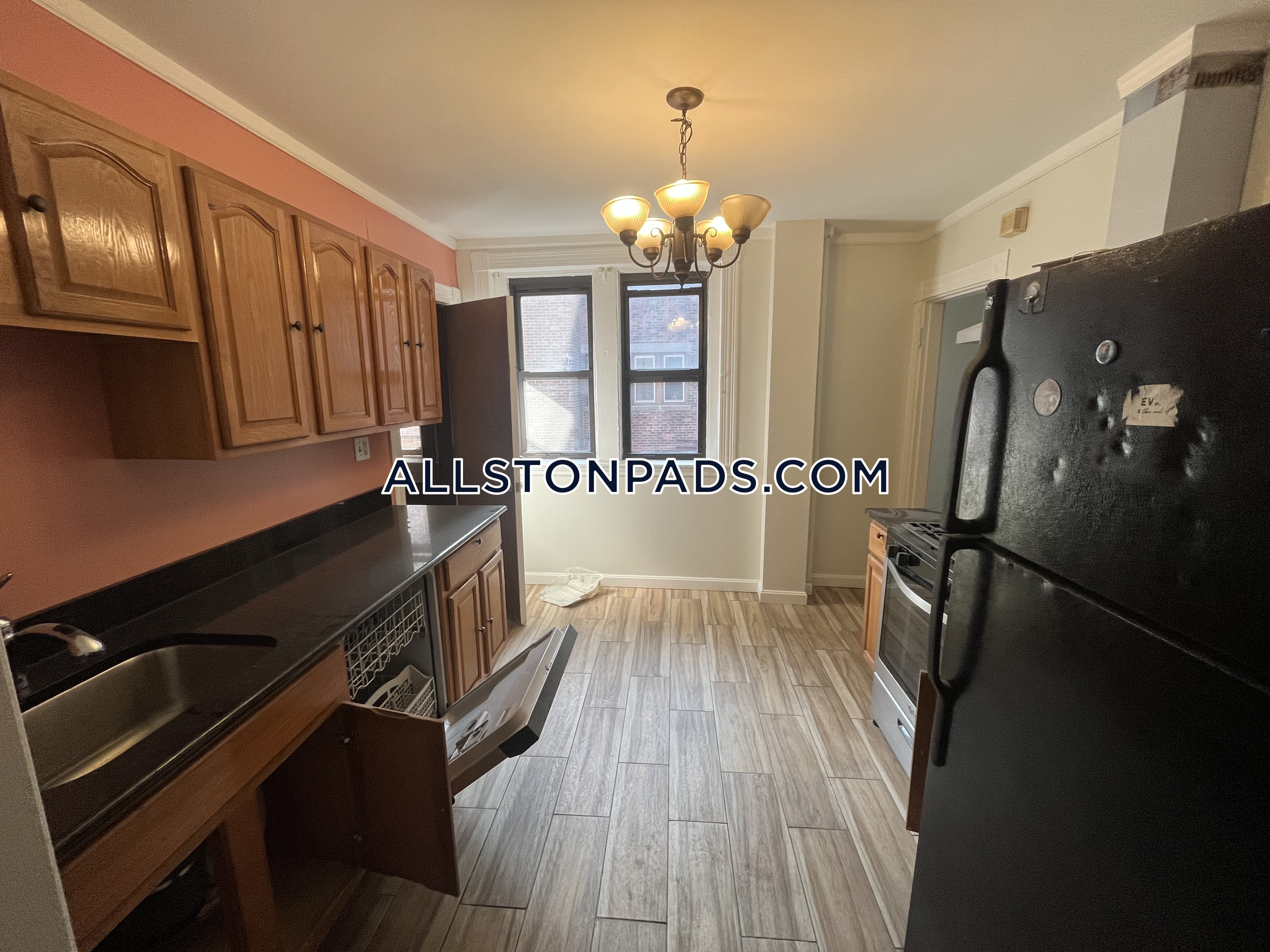 4 bed, 1 bath apartment for rent at 12 Glenville Ave Unit 2, Allston — photo 2 of 18