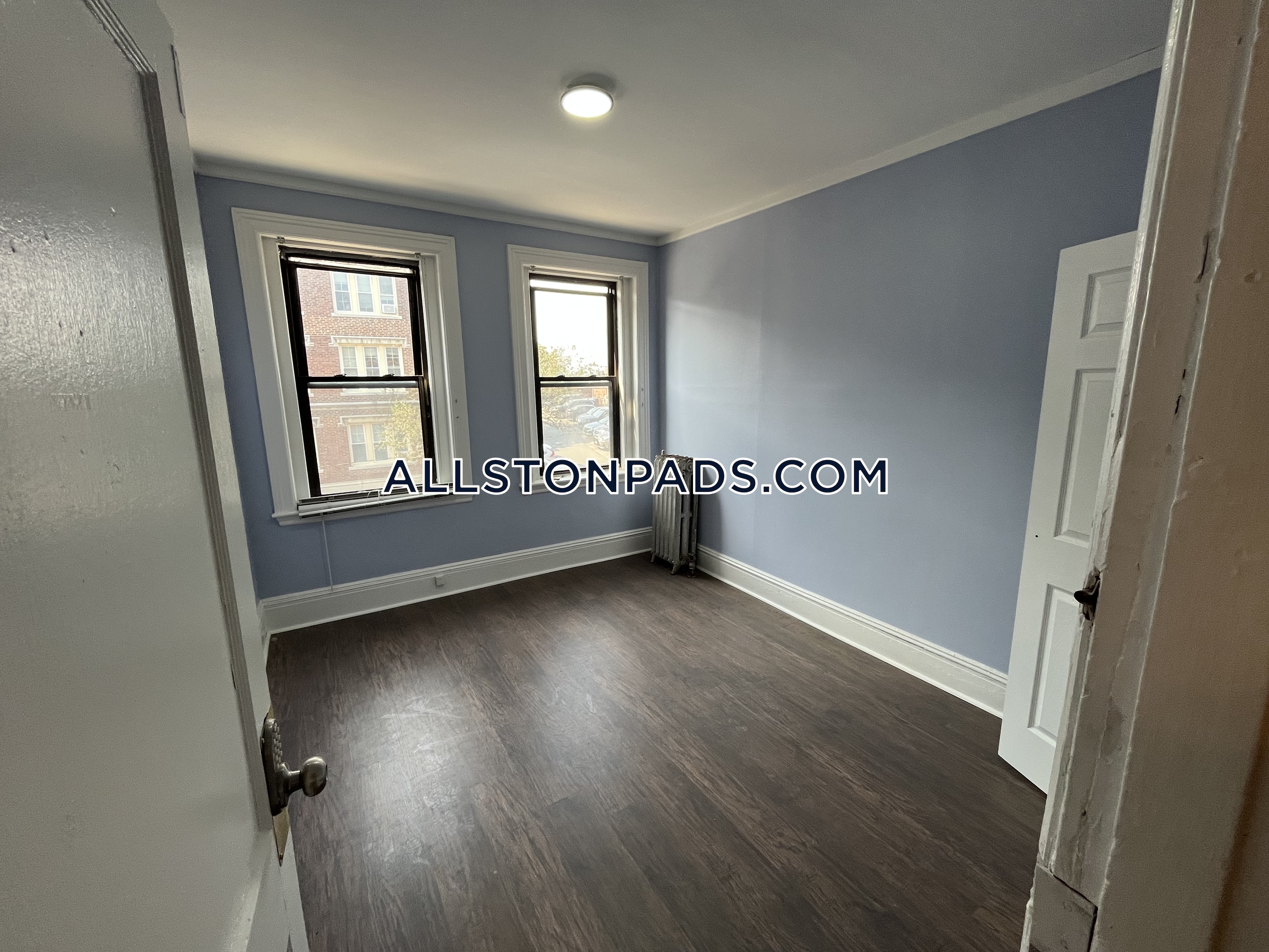 4 bed, 1 bath apartment for rent at 12 Glenville Ave Unit 2, Allston — photo 5 of 18