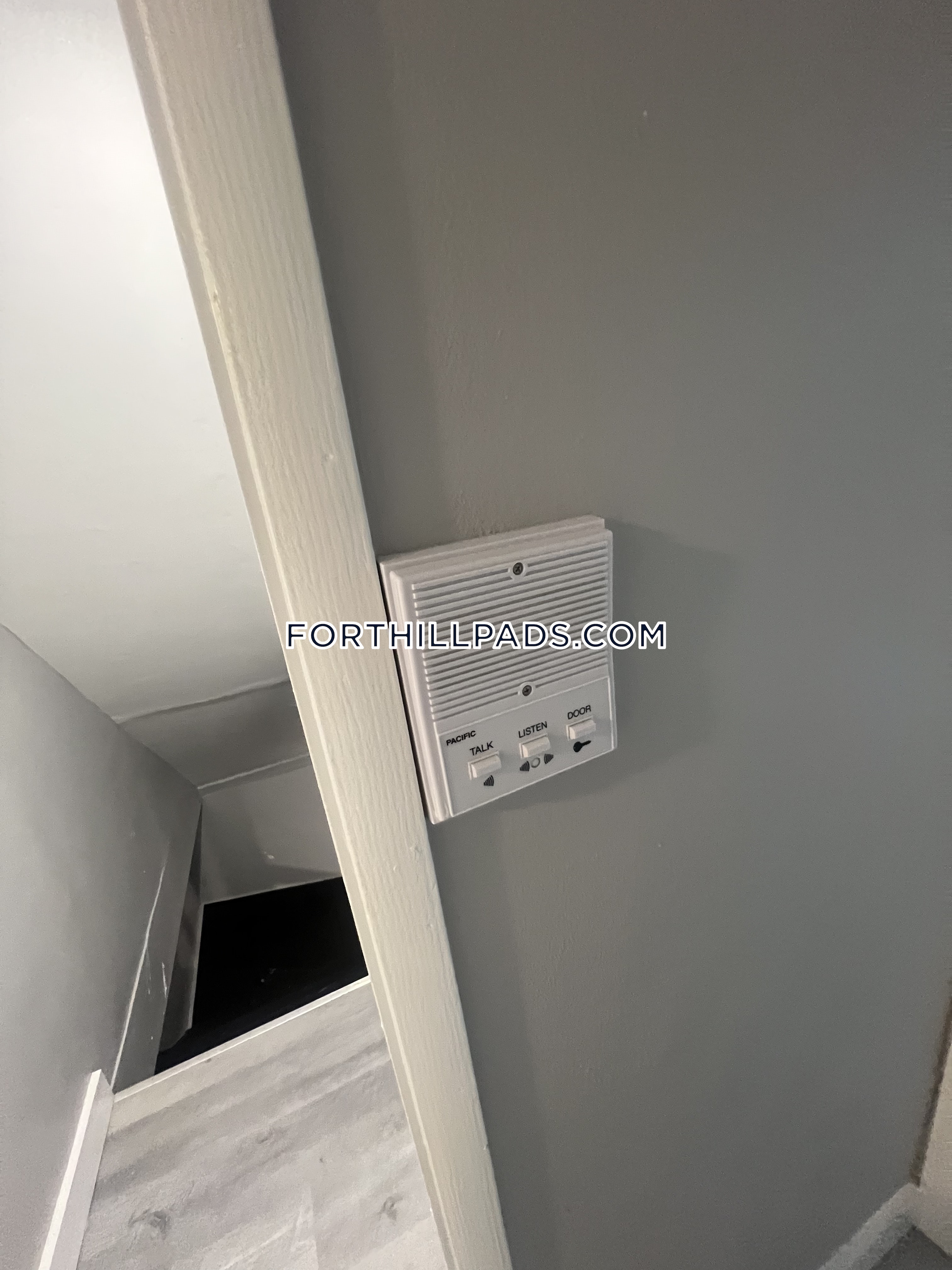 4 bed, 2 bath apartment for rent at 46 Lambert Ave Unit 3, Roxbury — photo 7 of 22