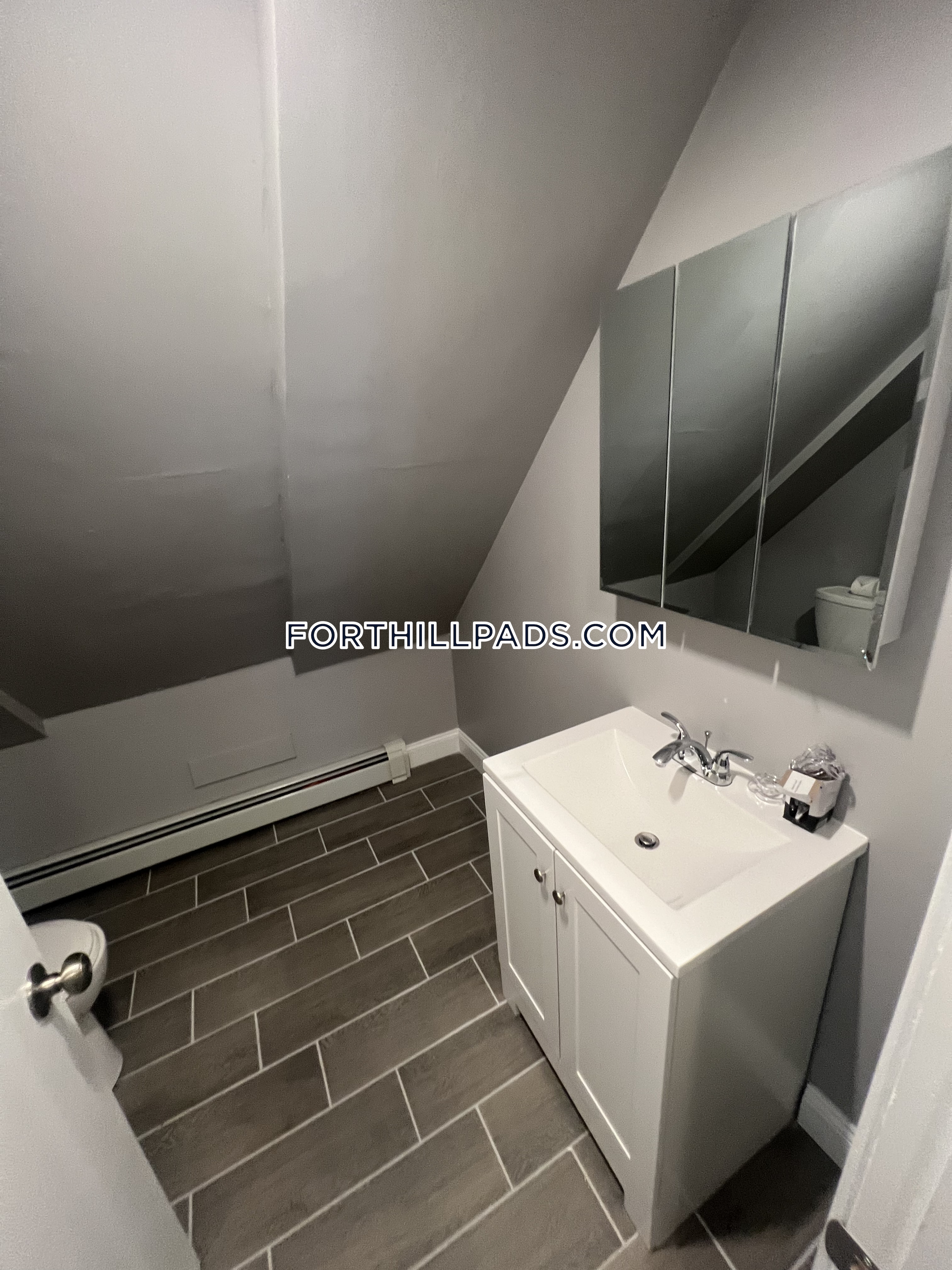4 bed, 2 bath apartment for rent at 46 Lambert Ave Unit 3, Roxbury — photo 8 of 22