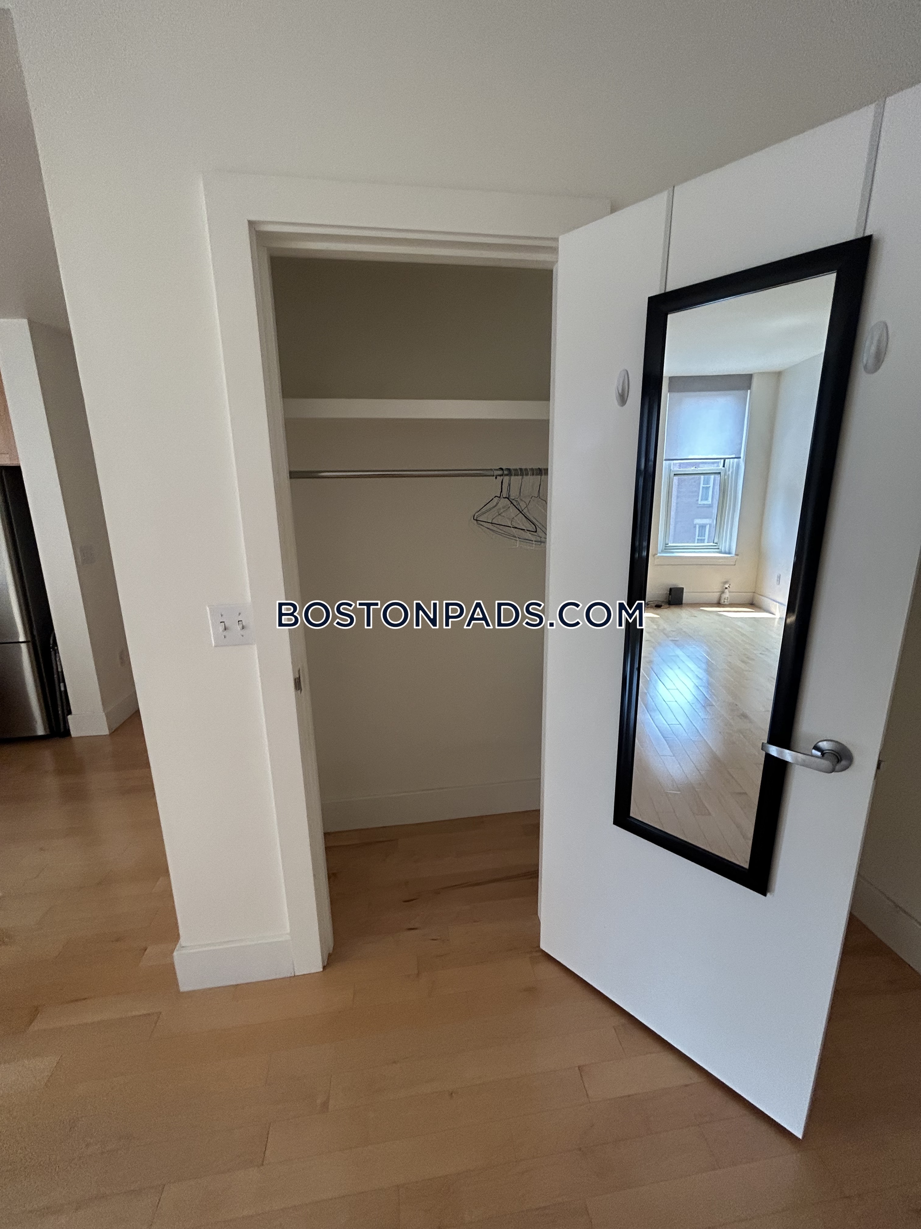 Studio bed, 1 bath apartment for rent at 70 Lincoln St Unit L610, Chinatown — photo 5 of 14