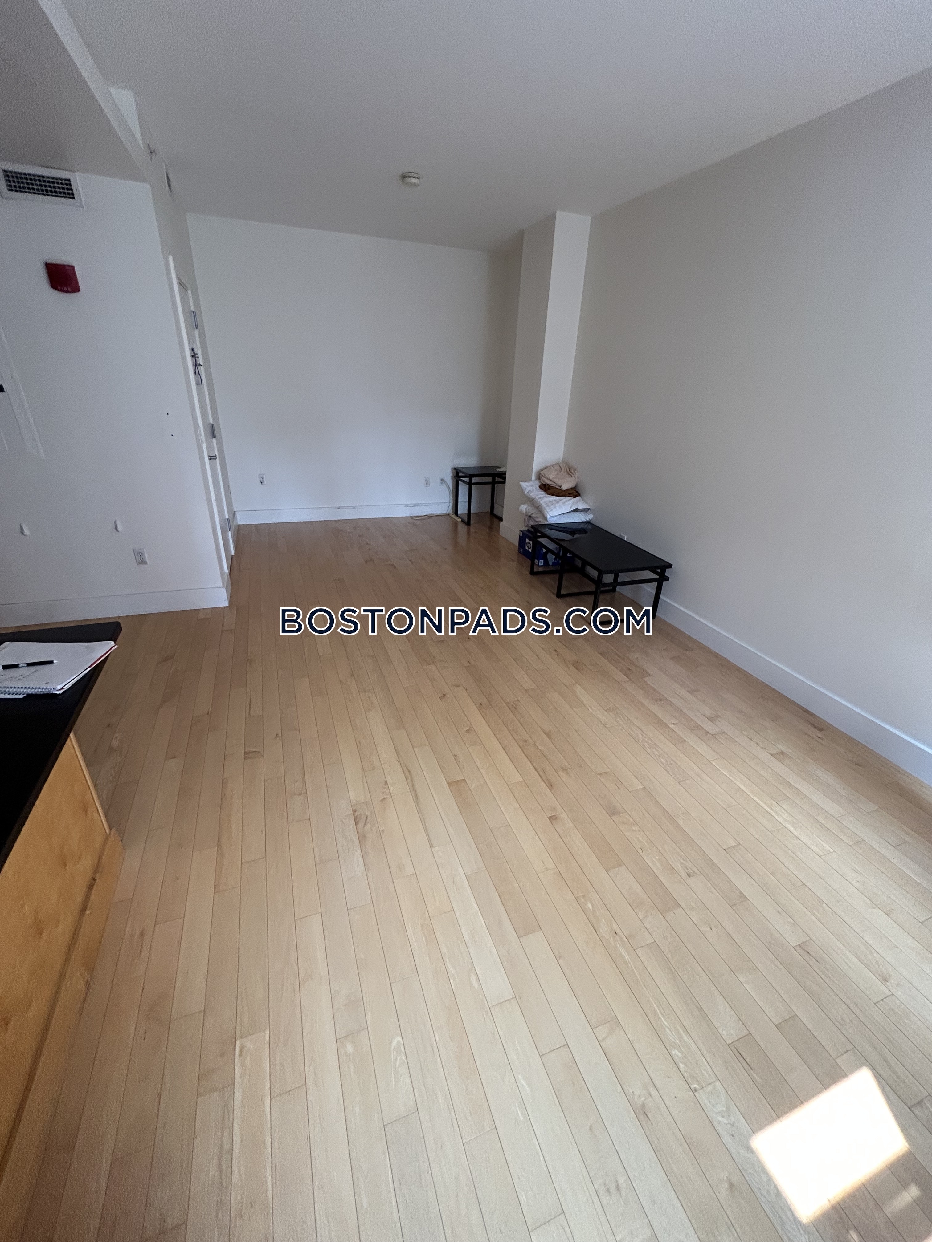 Studio bed, 1 bath apartment for rent at 70 Lincoln St Unit L610, Chinatown — photo 10 of 14