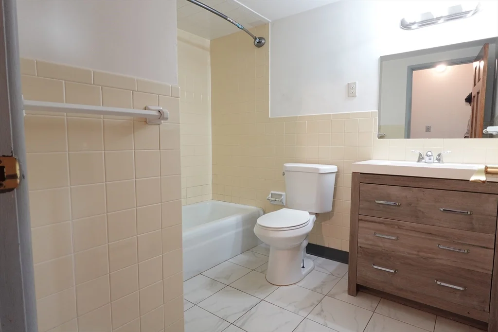 37 Skyline Dr, Braintree