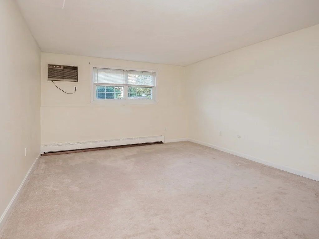 18 Williamsburg Ct, Shrewsbury