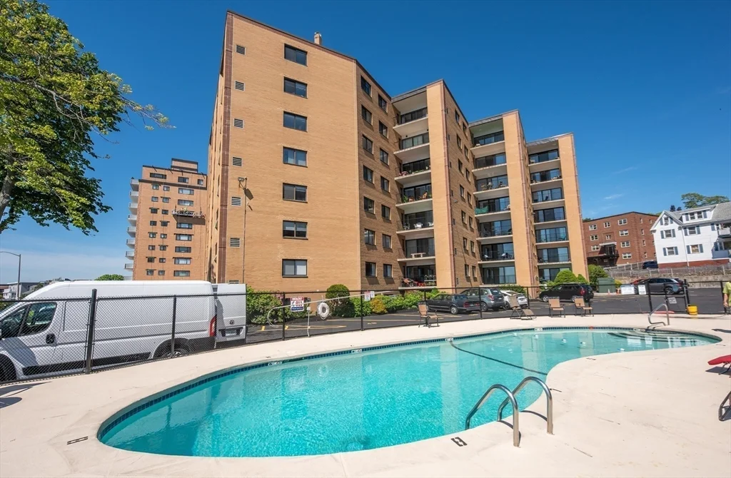 295 Lynn Shore Dr, Diamond District