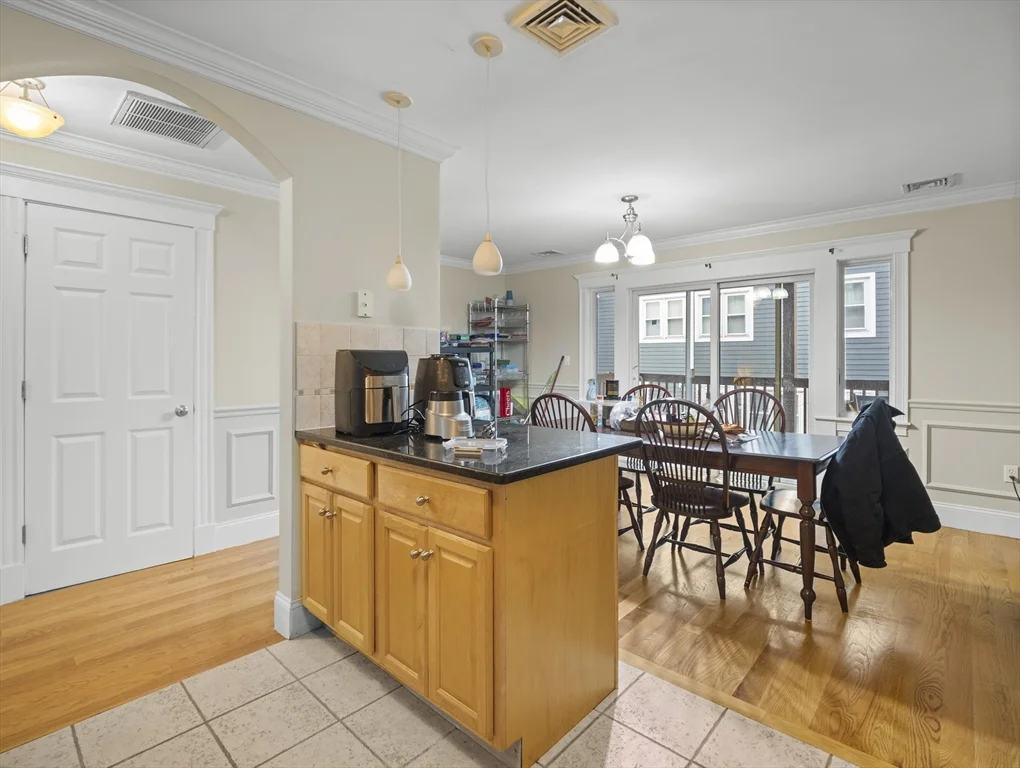157 W 6th St, South Boston