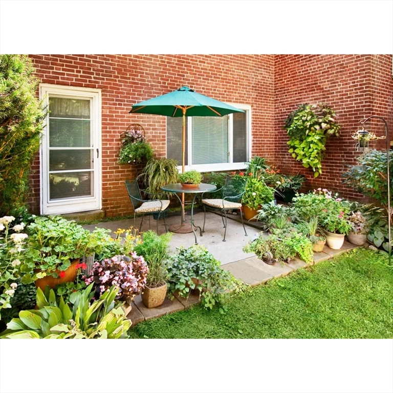 113 Thornton Rd, Chestnut Hill