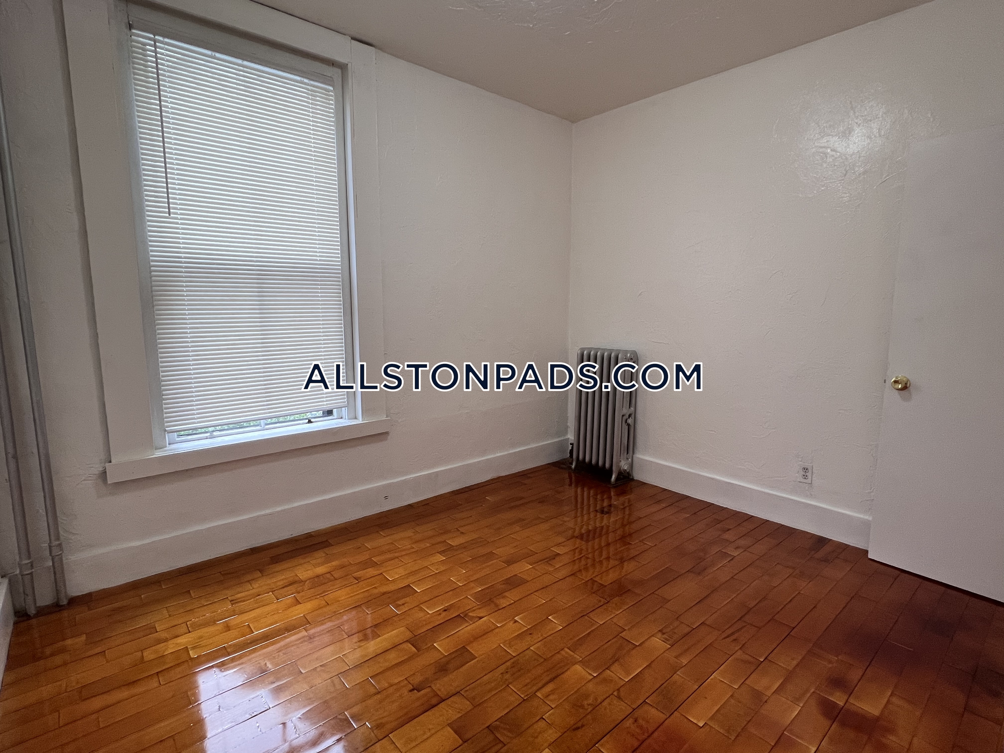 3 bed, 1 bath apartment for rent at 4 Adella Pl Unit U1, Allston — photo 6 of 15