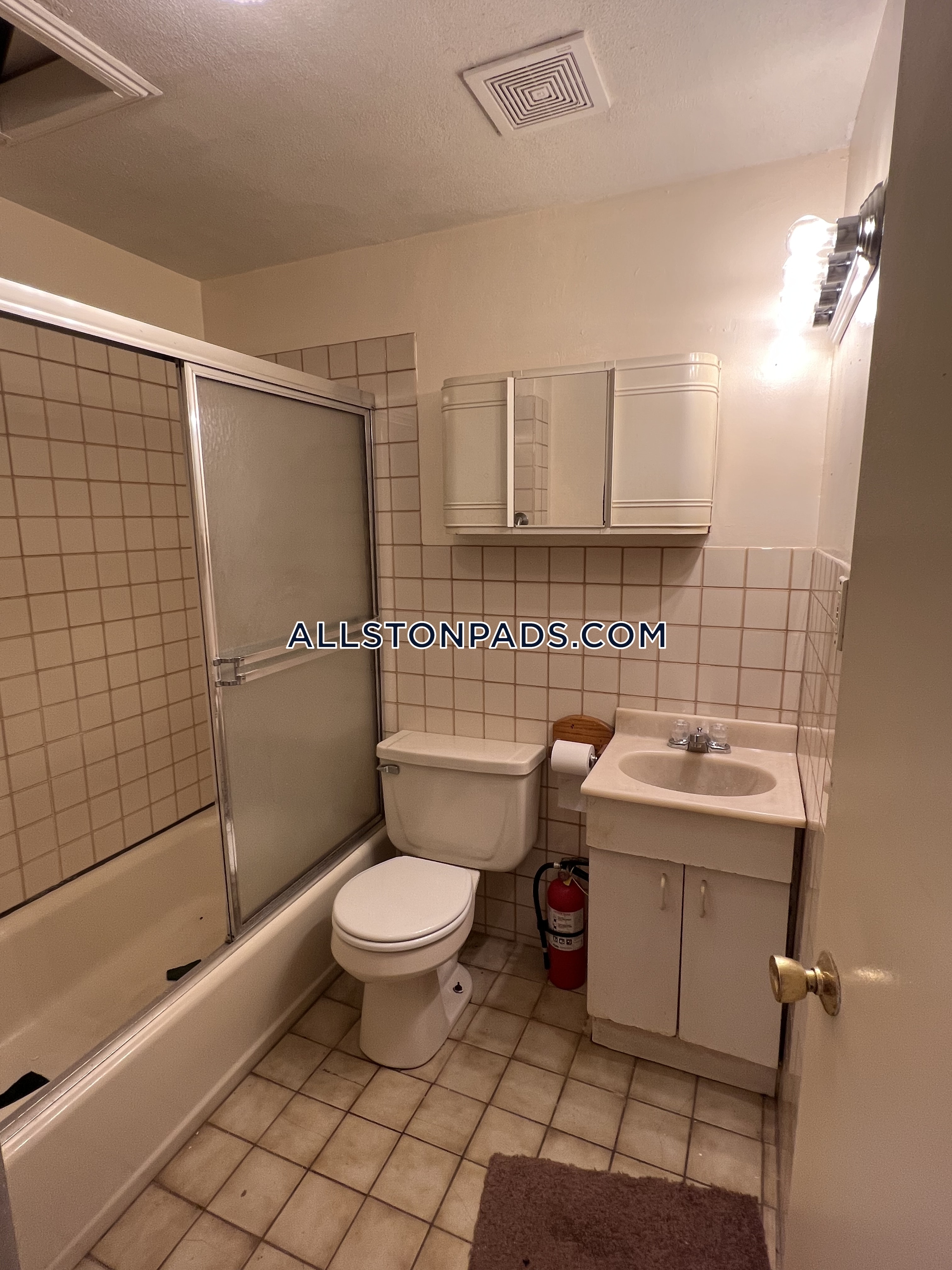 3 bed, 1 bath apartment for rent at 4 Adella Pl Unit U1, Allston — photo 15 of 15