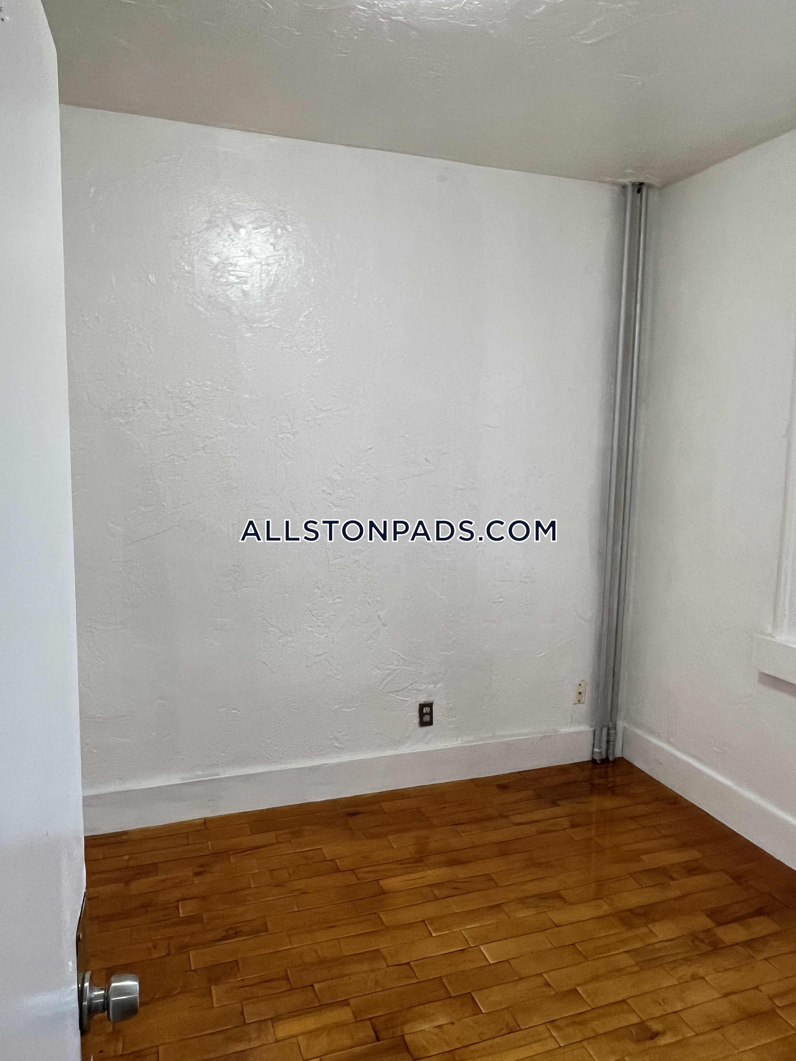 3 bed, 1 bath apartment for rent at 4 Adella Pl Unit U2, Allston — photo 12 of 12