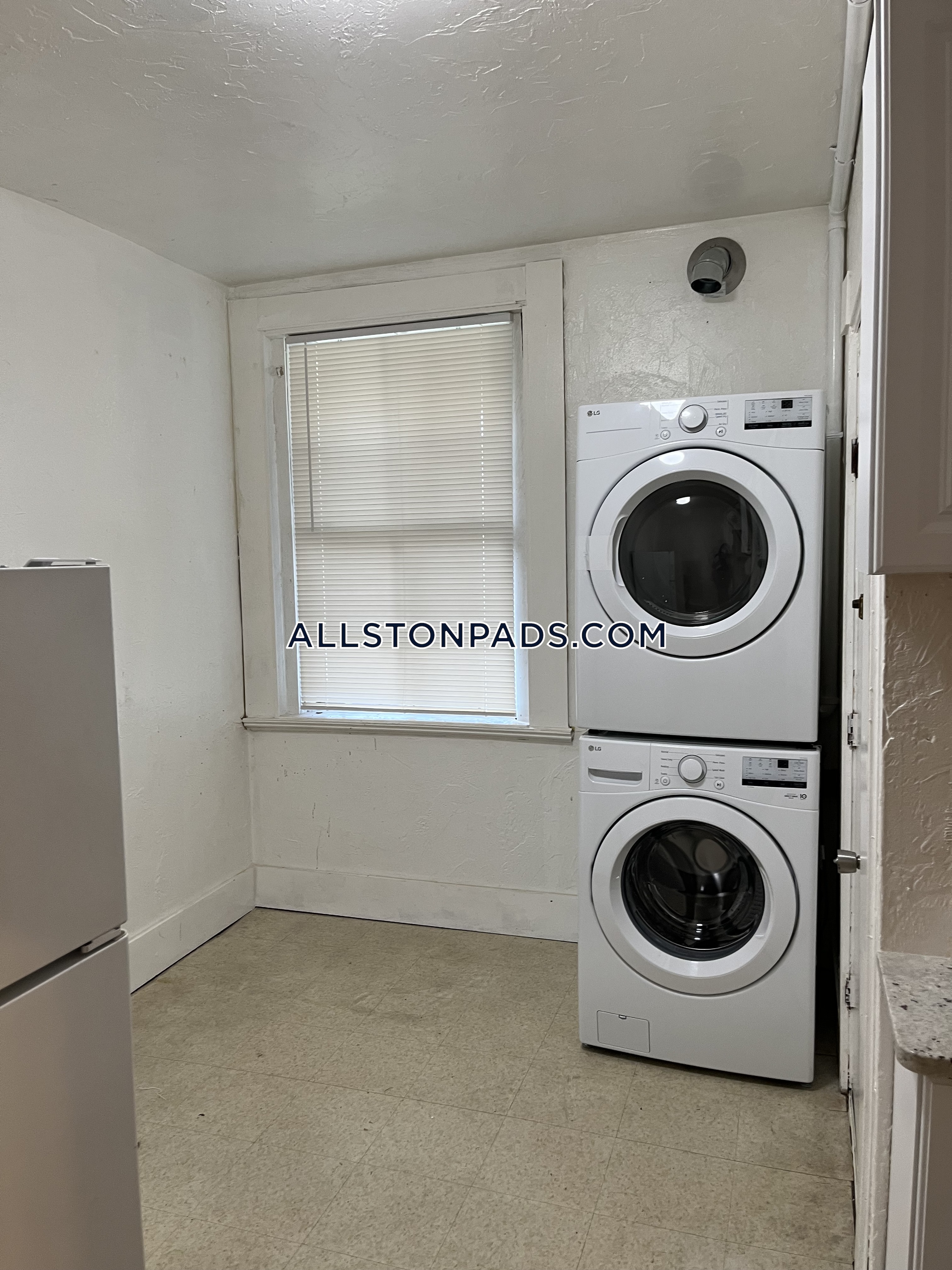 3 bed, 1 bath apartment for rent at 4 Adella Pl Unit U2, Allston — photo 2 of 12
