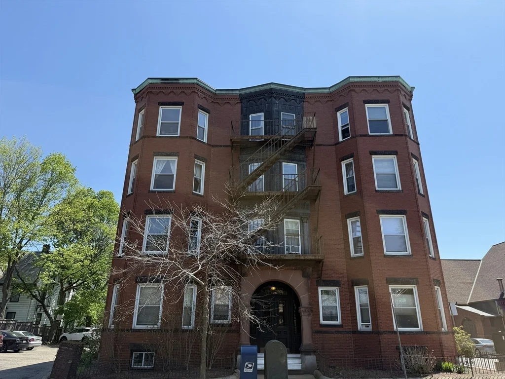 128 Magazine St, Cambridgeport