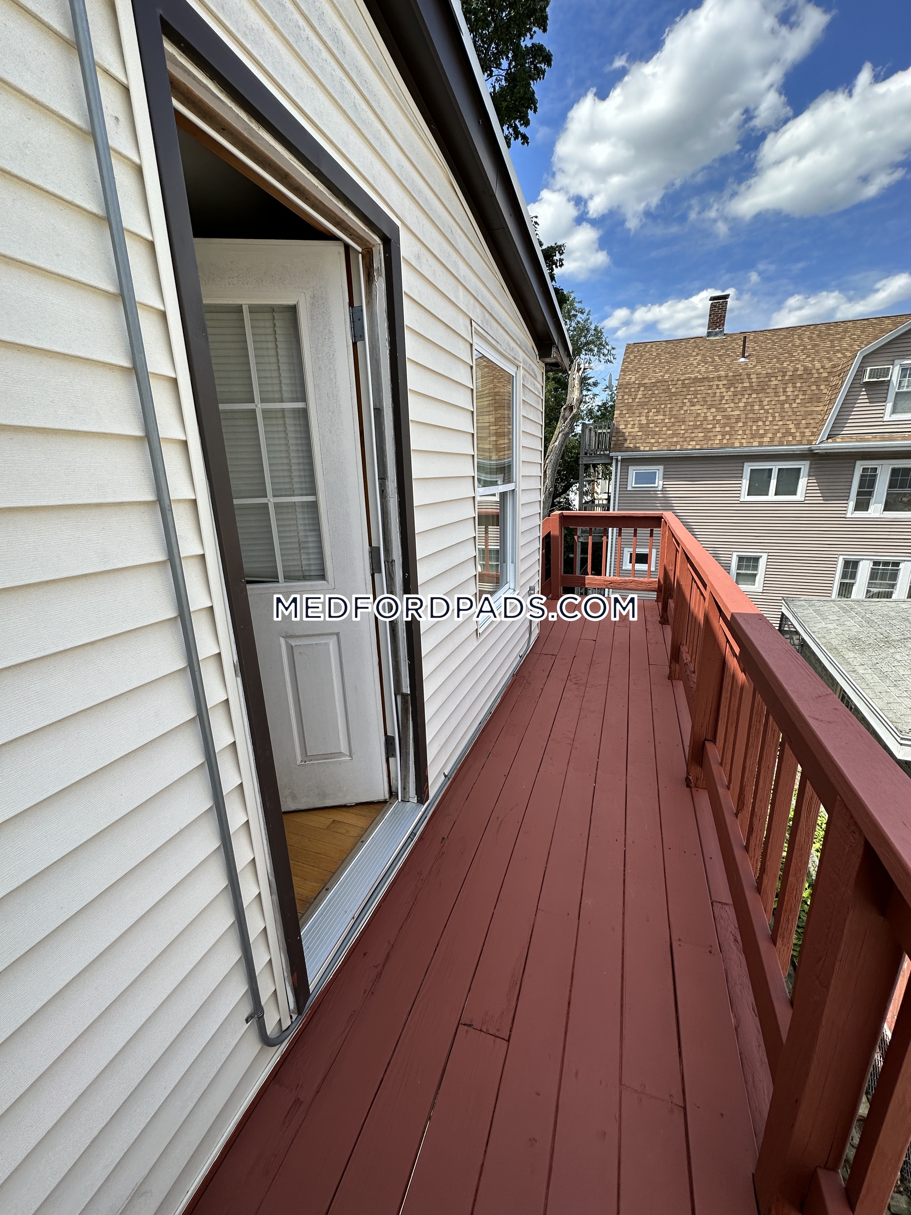 6 bed, 2 bath apartment for rent at 107 North St Unit 107, Tufts University