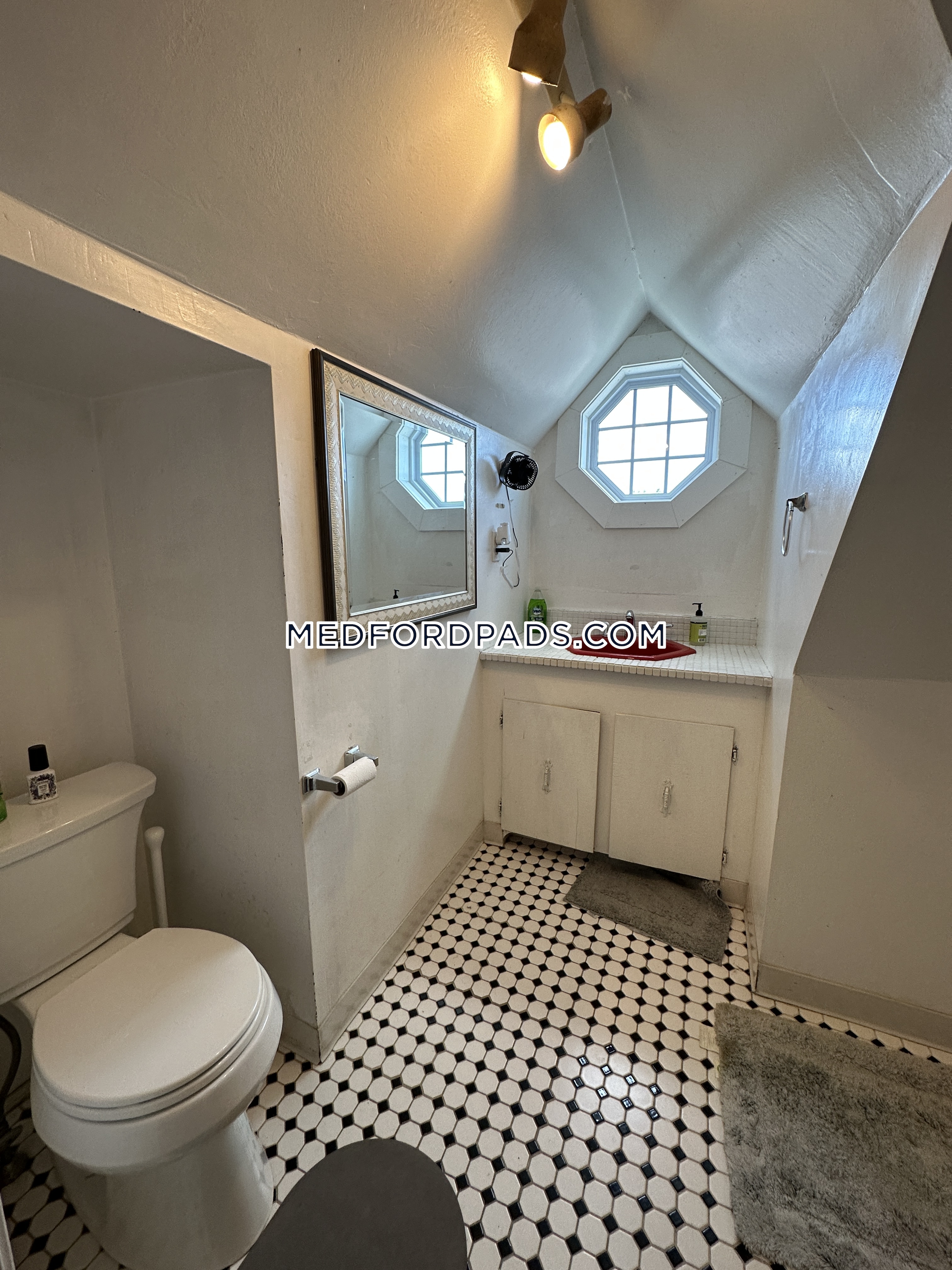 6 bed, 2 bath apartment for rent at 107 North St Unit 107, Tufts University — photo 36 of 41