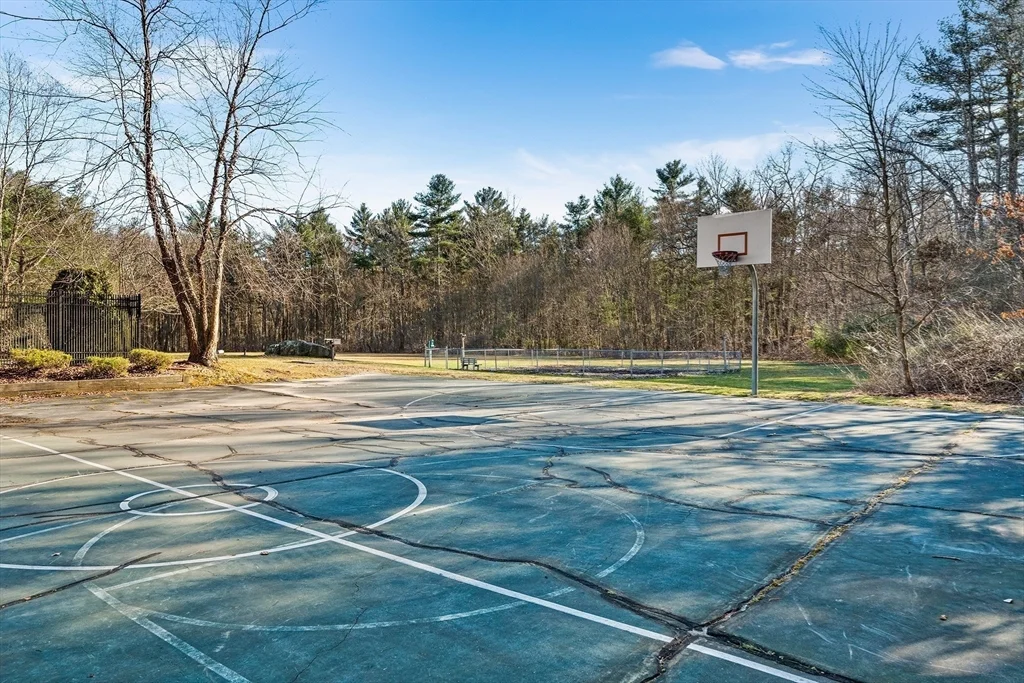 2 Janet Rd, South Easton