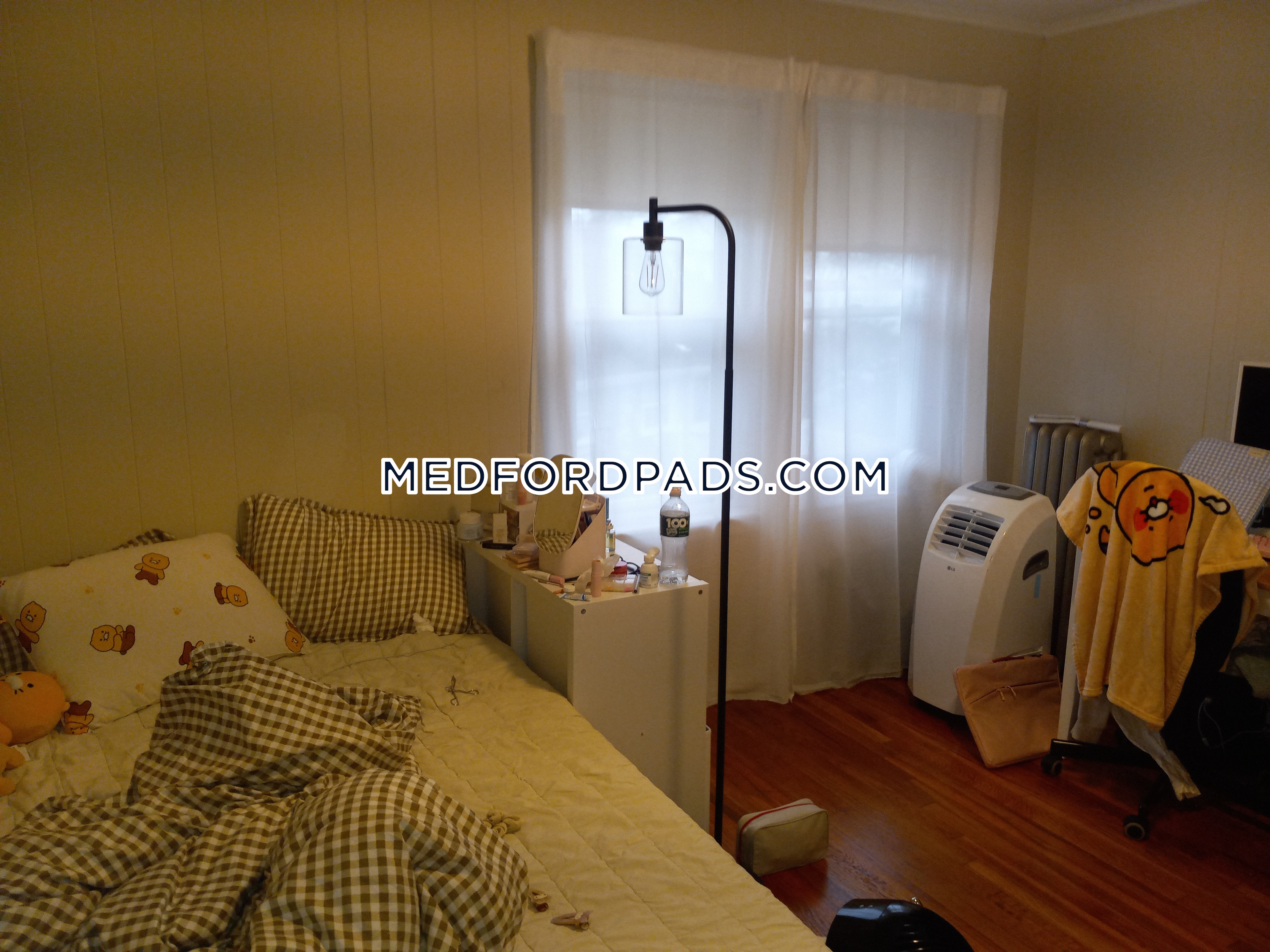 4 bed, 1 bath apartment for rent at 288 Boston Ave Unit 2, Tufts University — photo 34 of 44