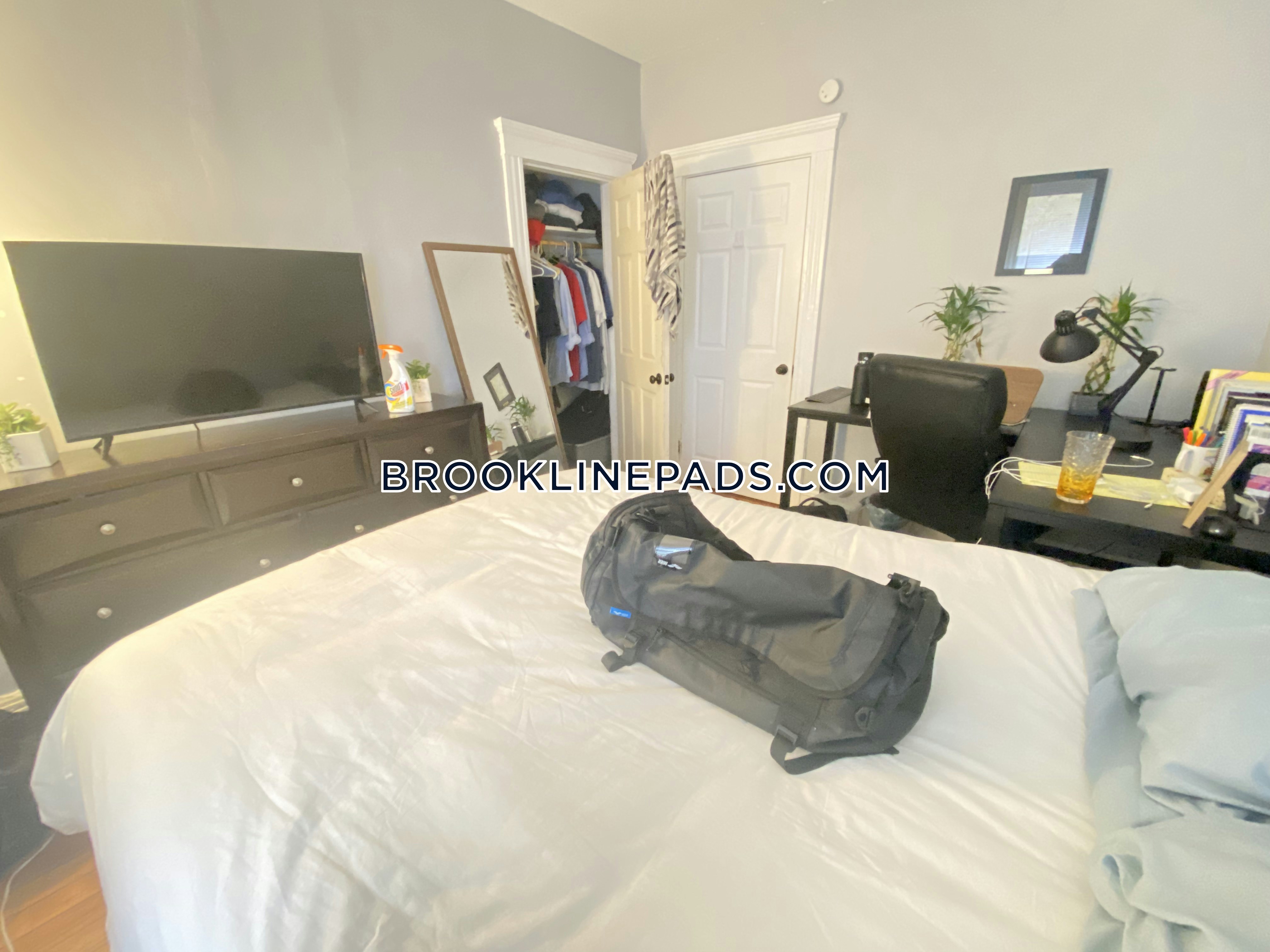 4 bed, 2 bath apartment for rent at 1440 Beacon St Unit 2, Chestnut Hill — photo 7 of 15