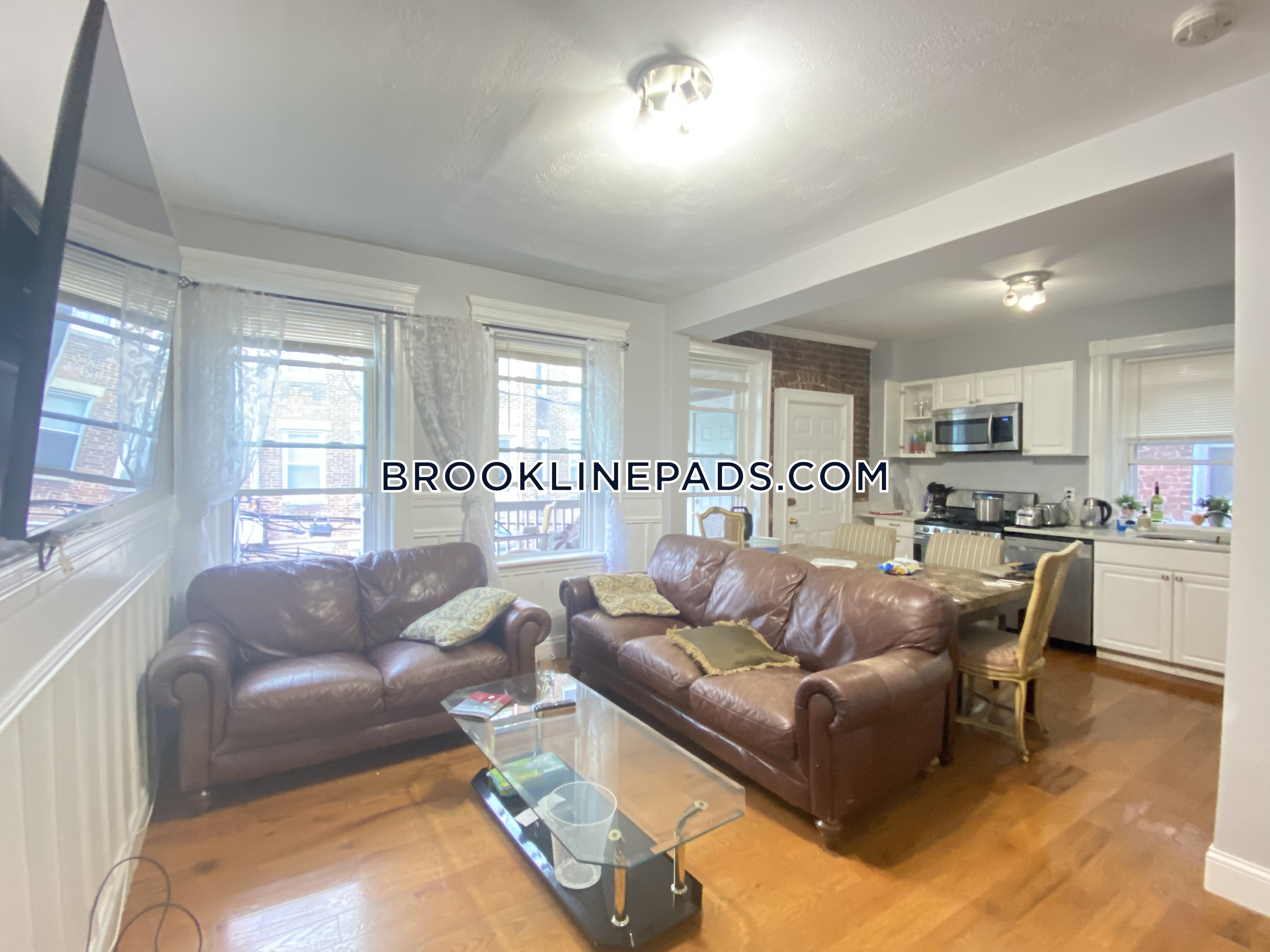 4 bed, 2 bath apartment for rent at 1440 Beacon St Unit 2, Chestnut Hill — photo 2 of 15