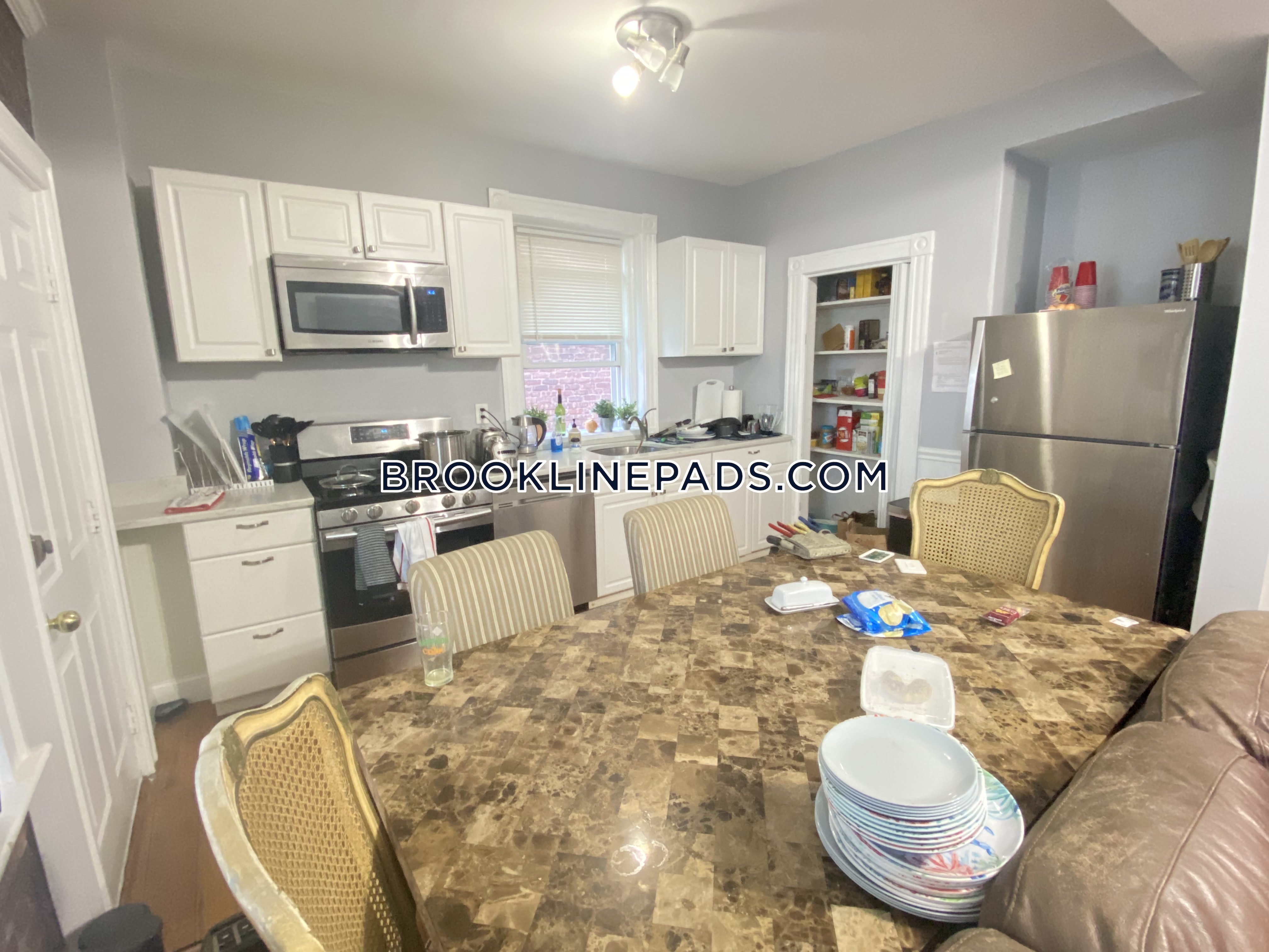 4 bed, 2 bath apartment for rent at 1440 Beacon St Unit 2, Chestnut Hill — photo 1 of 15