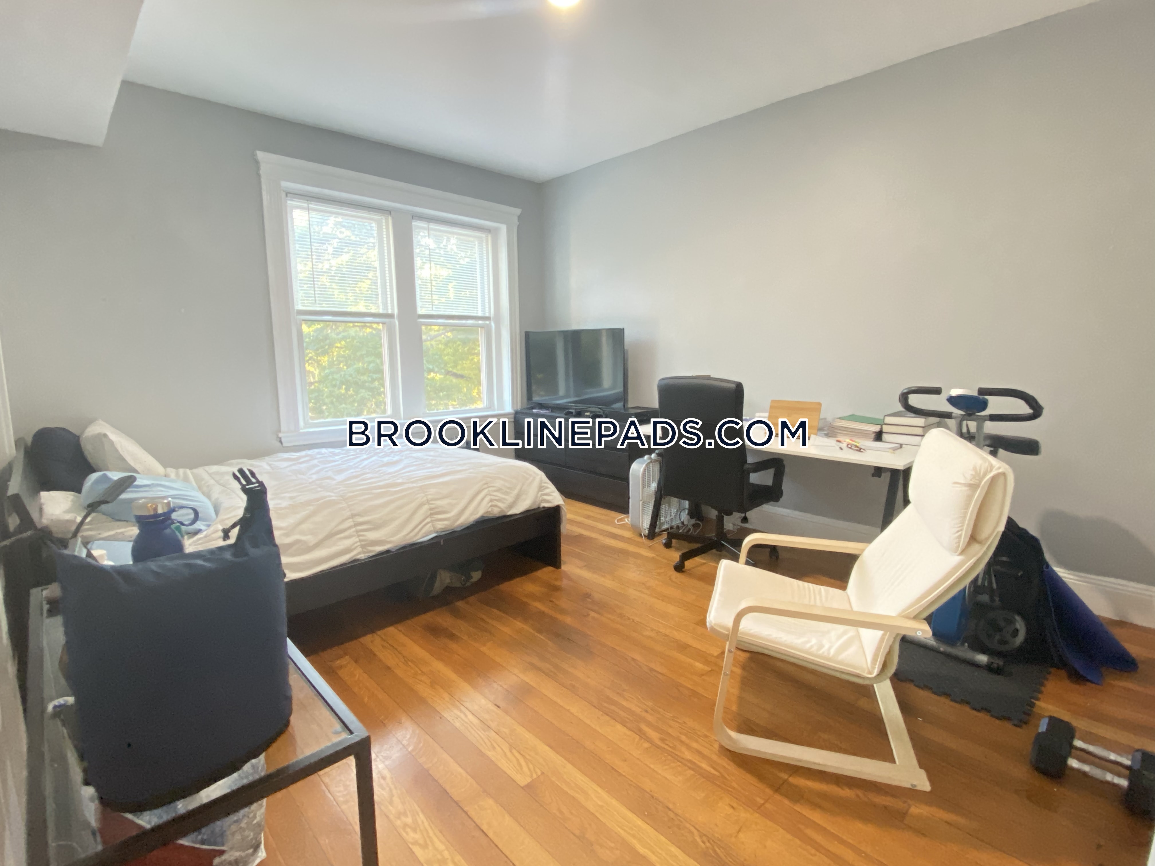 4 bed, 2 bath apartment for rent at 1440 Beacon St Unit 2, Chestnut Hill — photo 9 of 15