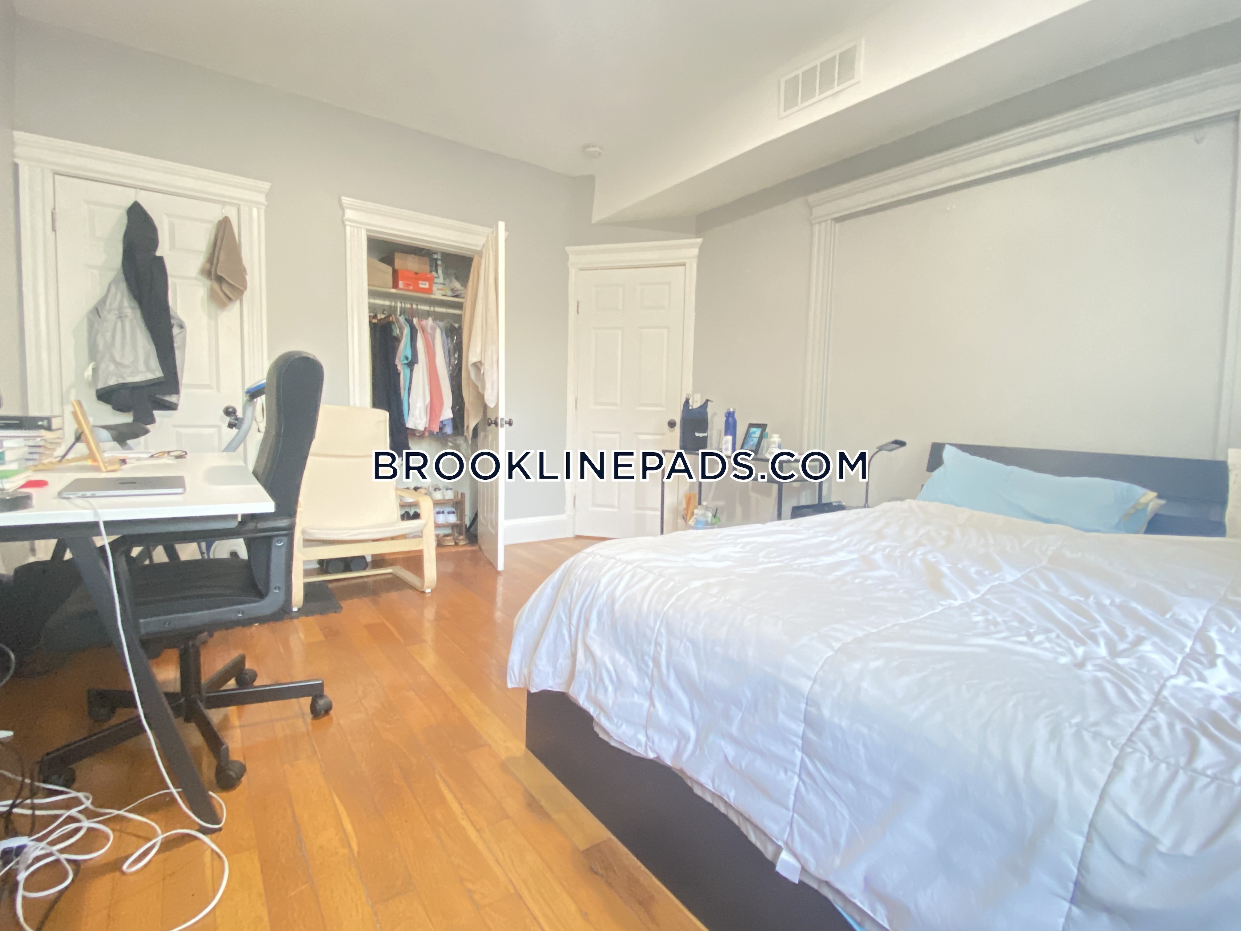 4 bed, 2 bath apartment for rent at 1440 Beacon St Unit 2, Chestnut Hill — photo 10 of 15