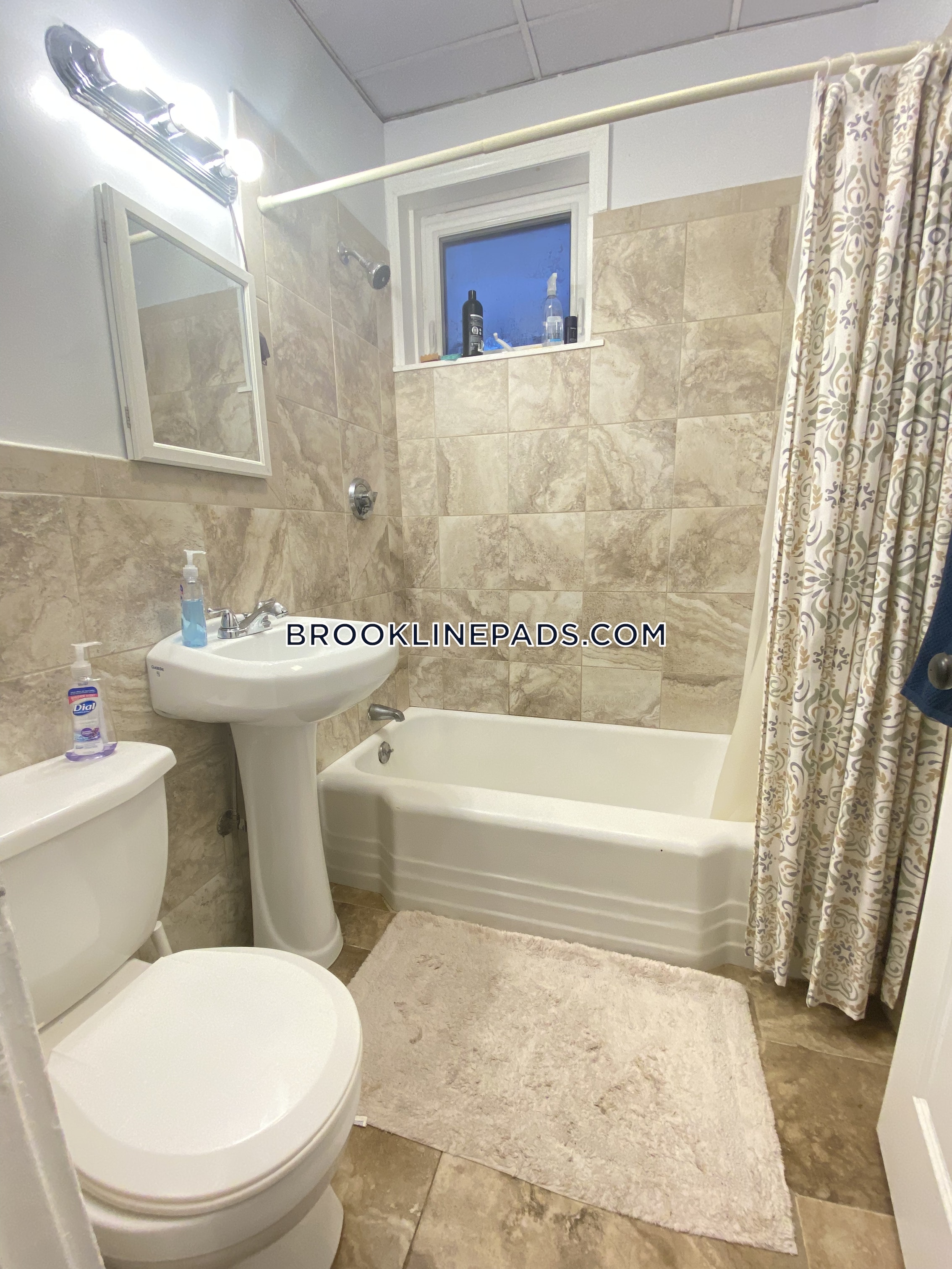 4 bed, 2 bath apartment for rent at 1440 Beacon St Unit 2, Chestnut Hill — photo 13 of 15