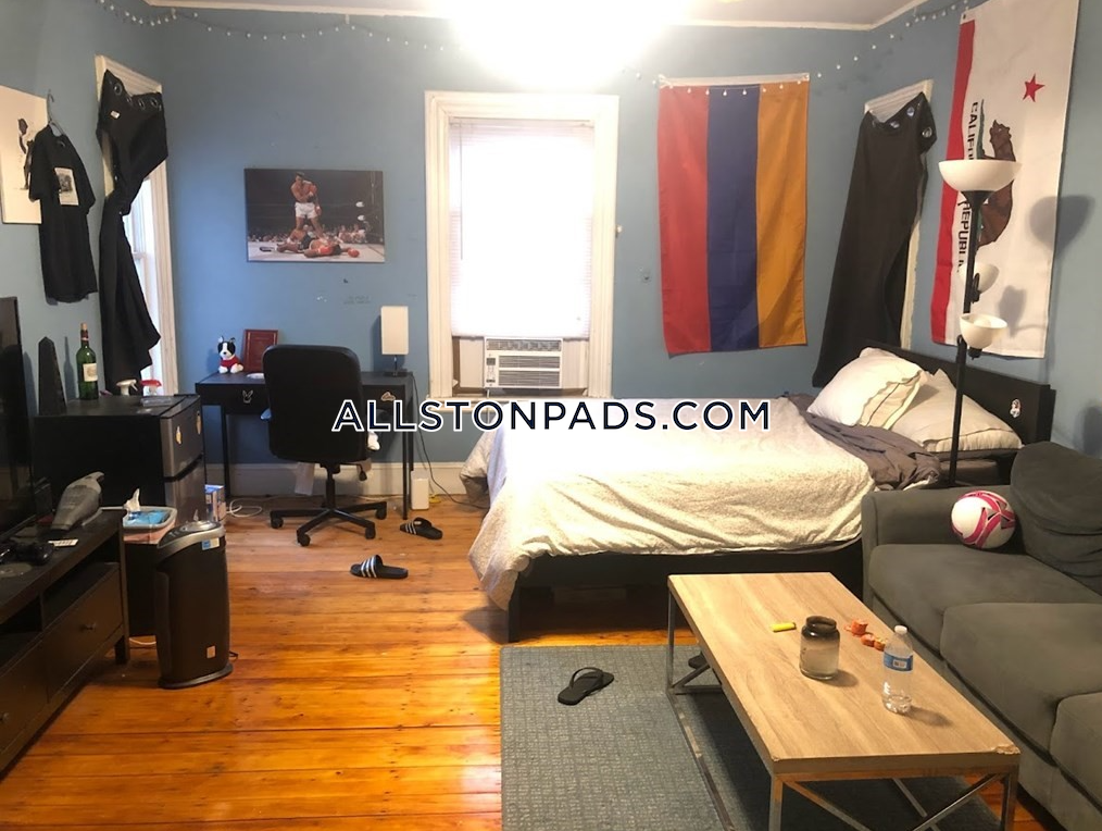 7 bed, 2 bath apartment for rent at 40 Gardner St Unit U1, Allston — photo 4 of 8