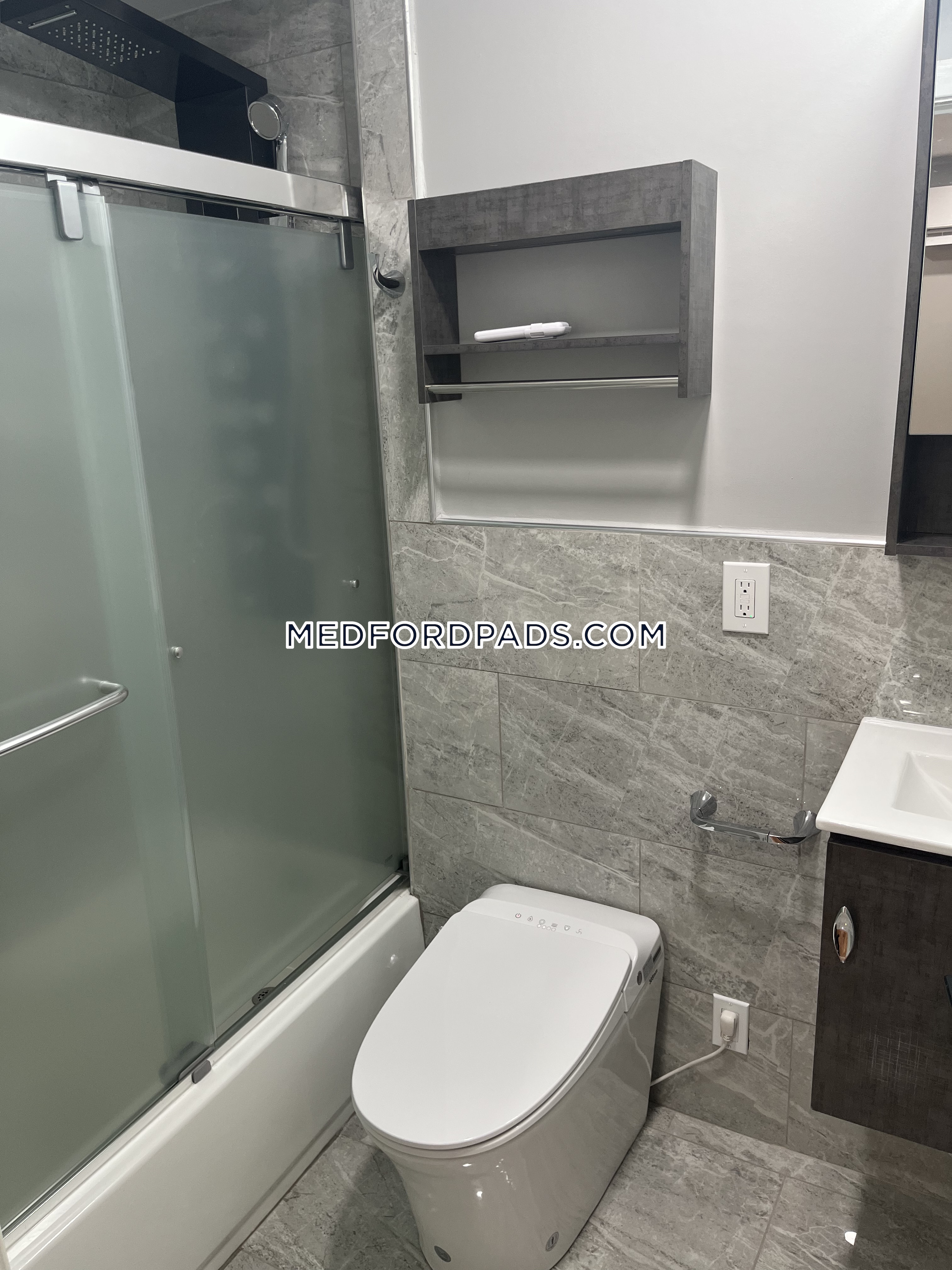 4 bed, 2.5 bath apartment for rent at 258 Main Unit U2, Magoun Square — photo 19 of 20