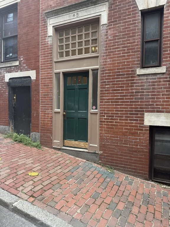 45 Irving St, Beacon Hill