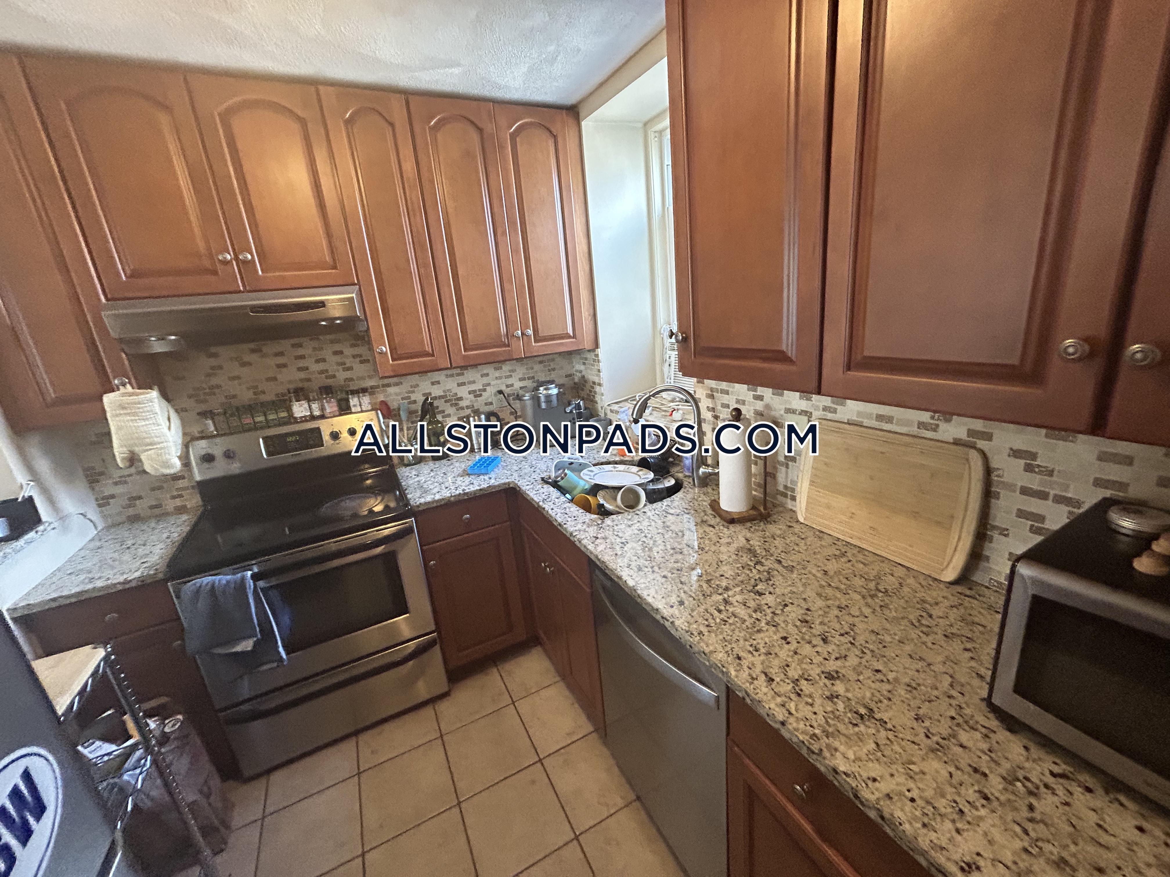 2 bed, 1 bath apartment for rent at 1423 Commonwealth Ave Unit 501, Allston — photo 9 of 10