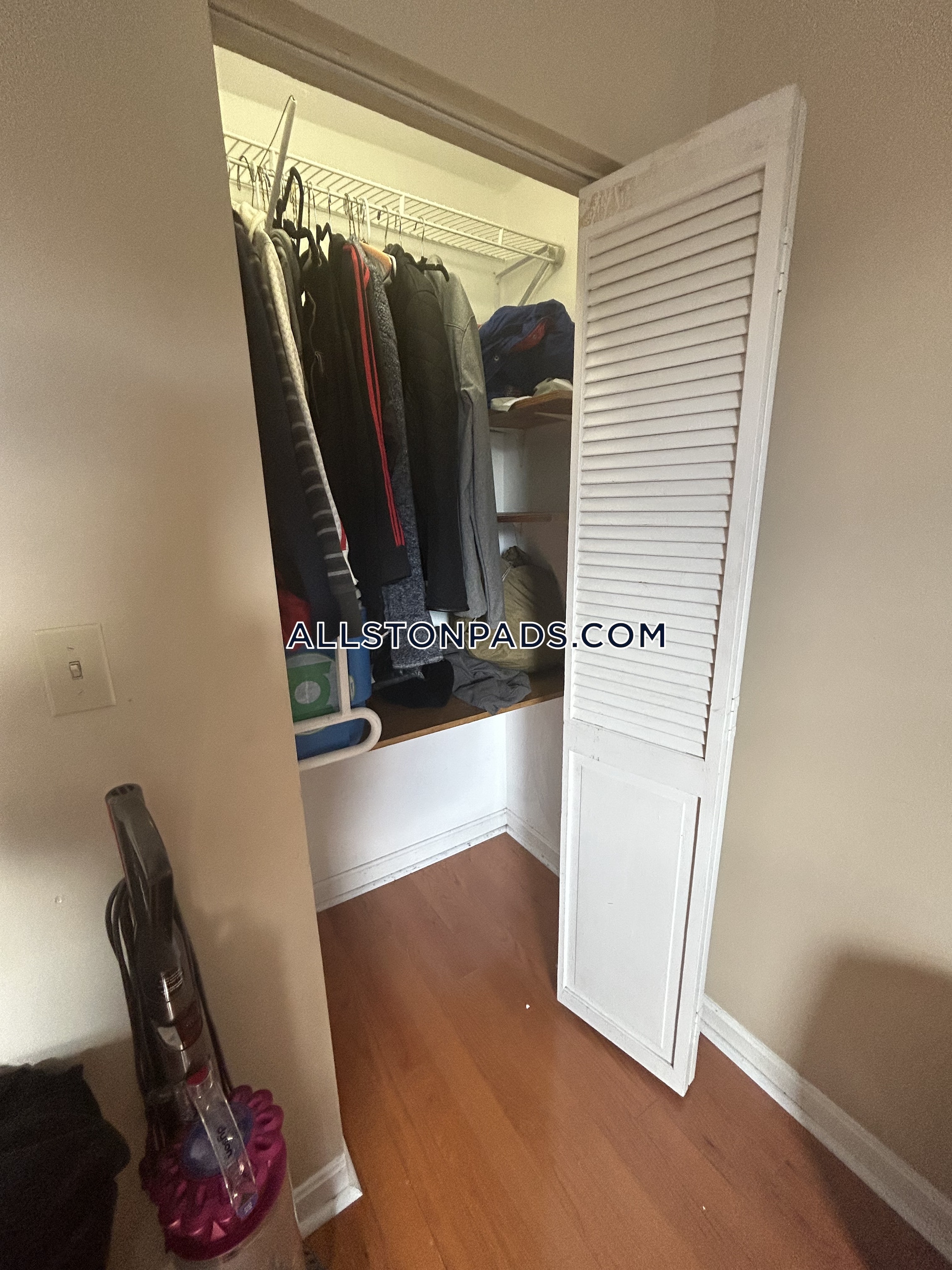 2 bed, 1 bath apartment for rent at 1423 Commonwealth Ave Unit 501, Allston — photo 6 of 10