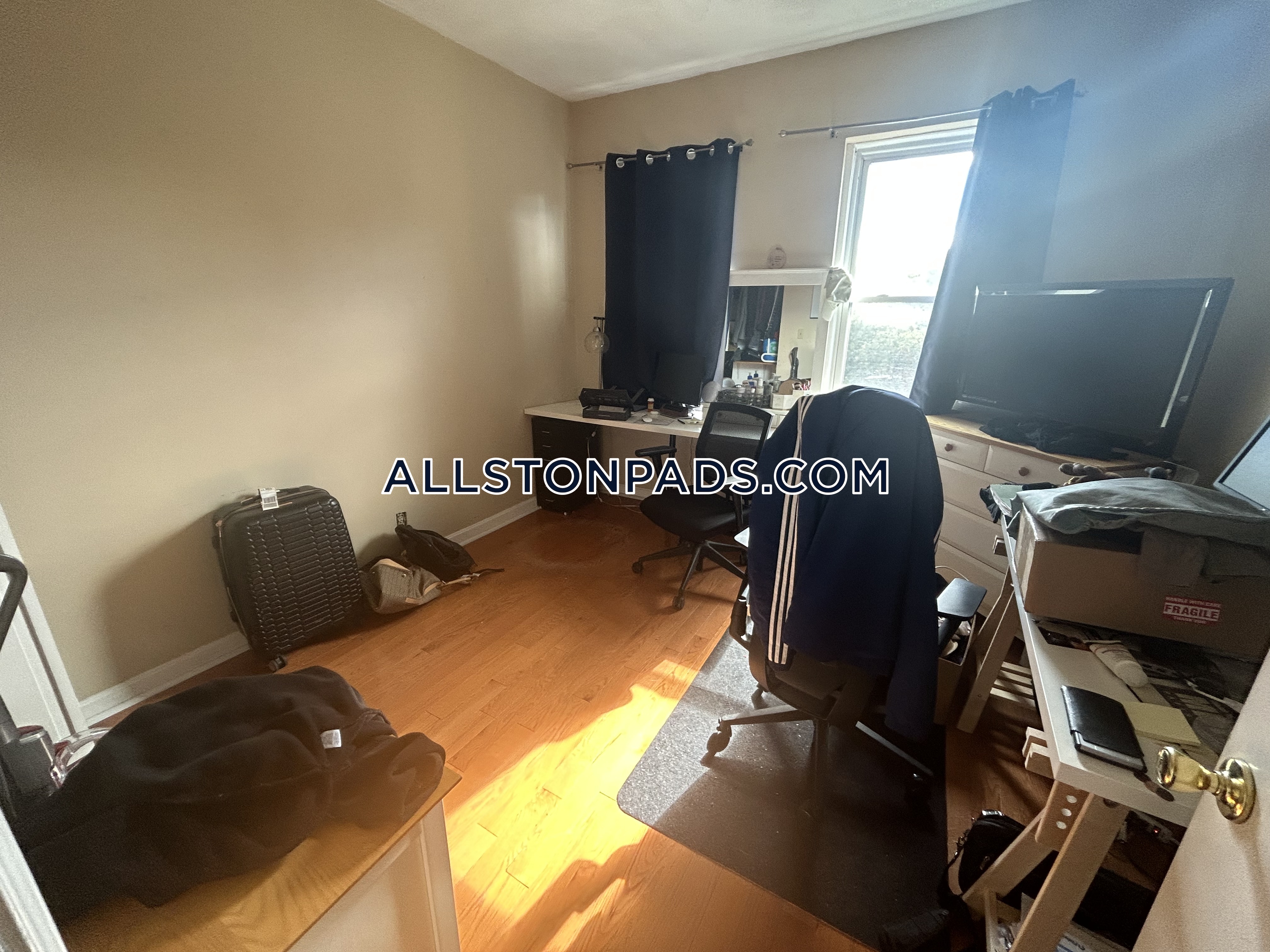 2 bed, 1 bath apartment for rent at 1423 Commonwealth Ave Unit 501, Allston — photo 8 of 10